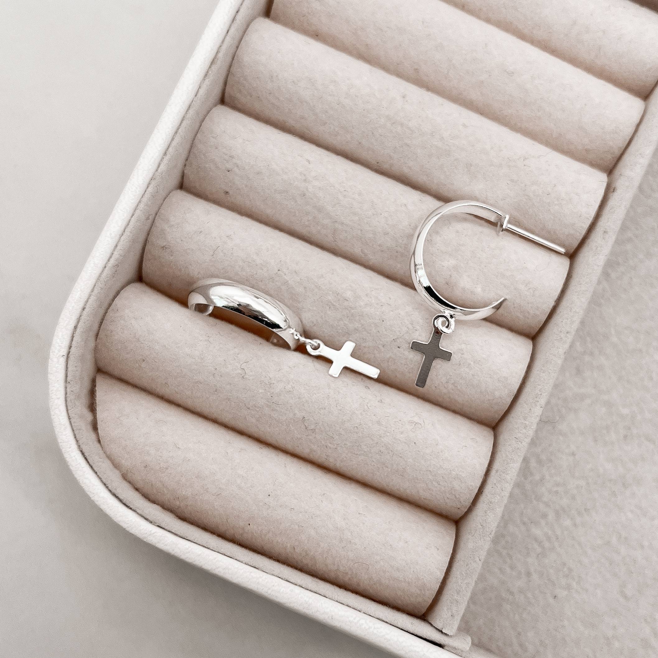 Argola 18mm tarraxa pingente cruz