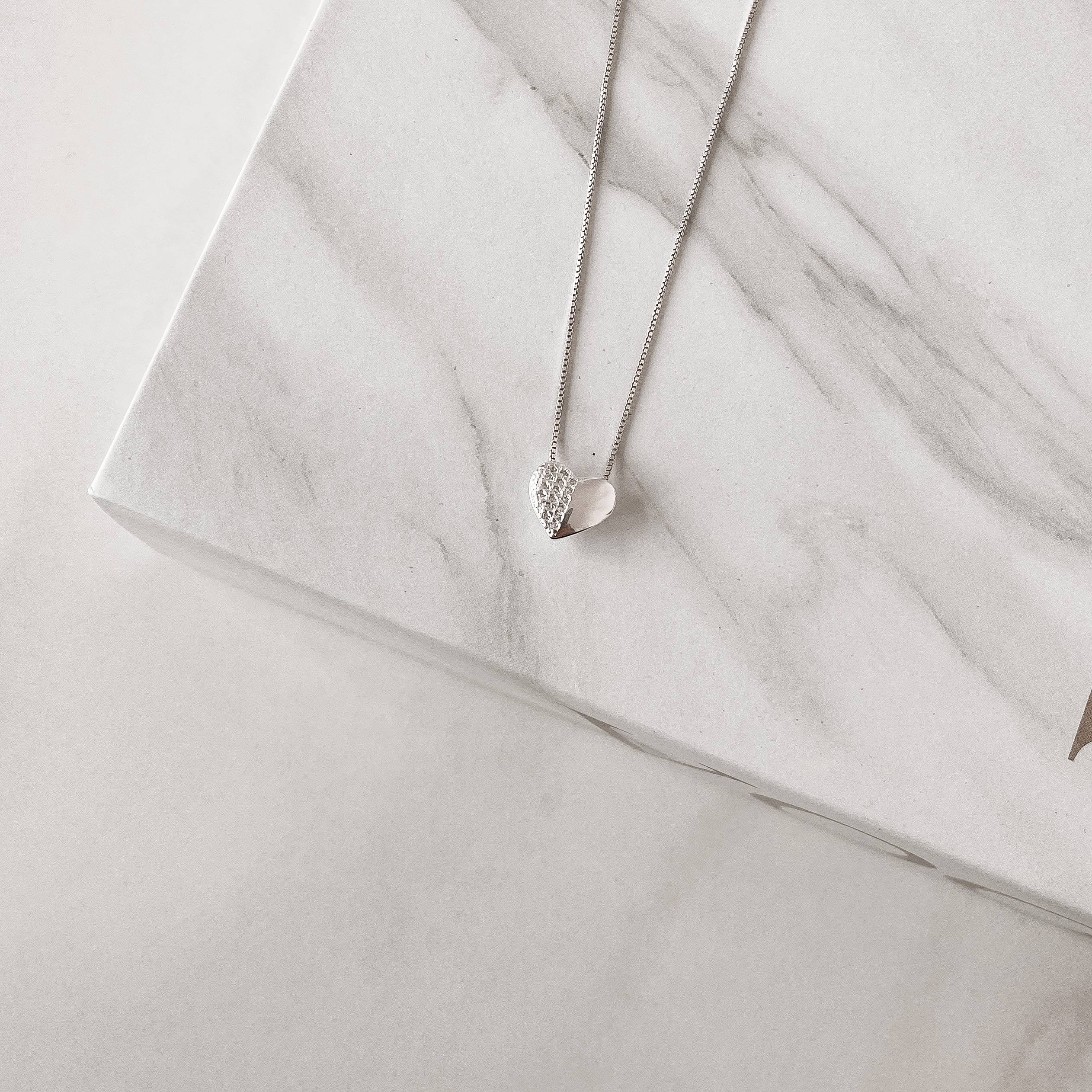 Imagem Colar coração metade cravejado 10mm 45cm