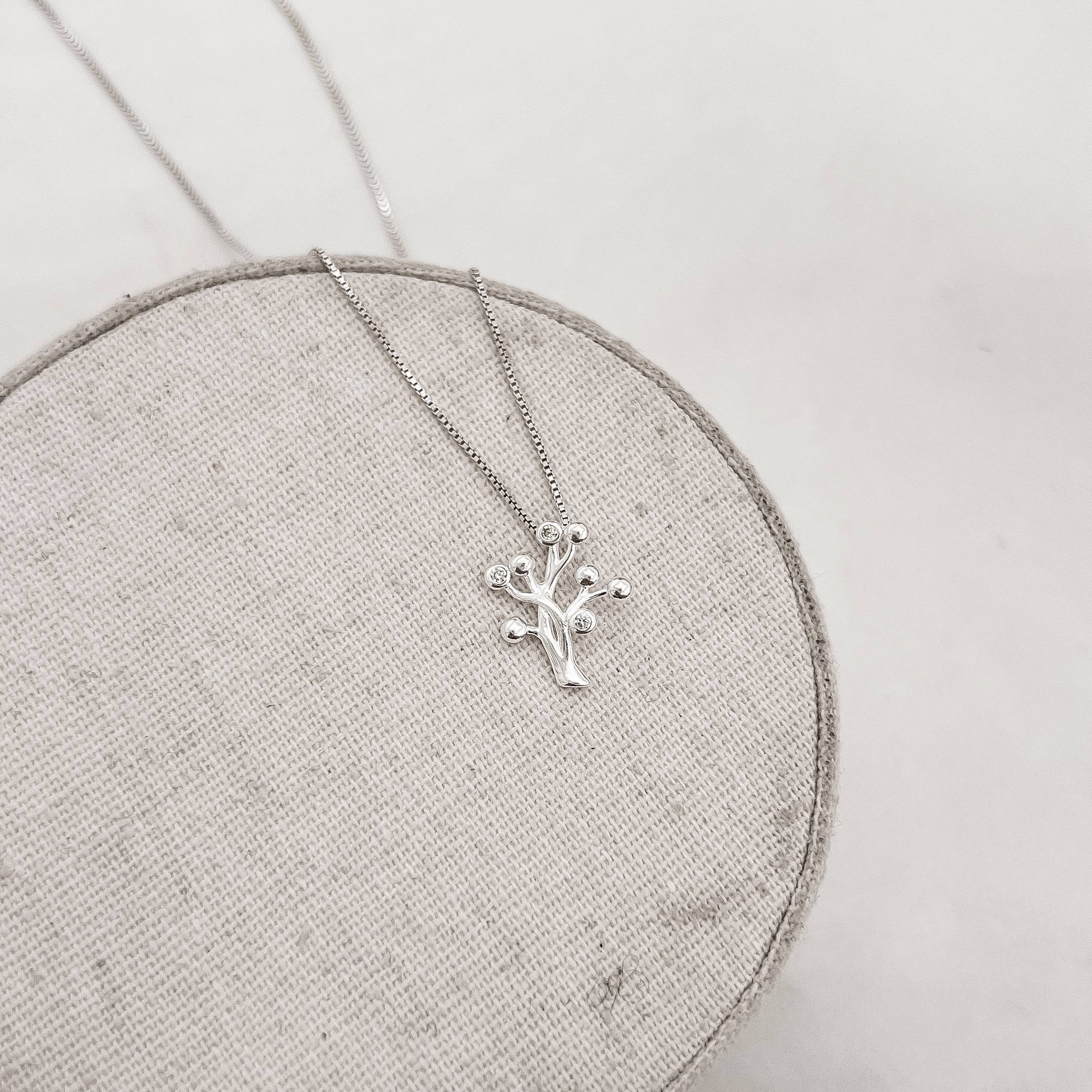 Colar árvore detalhe zircônias passante 14mm 45cm