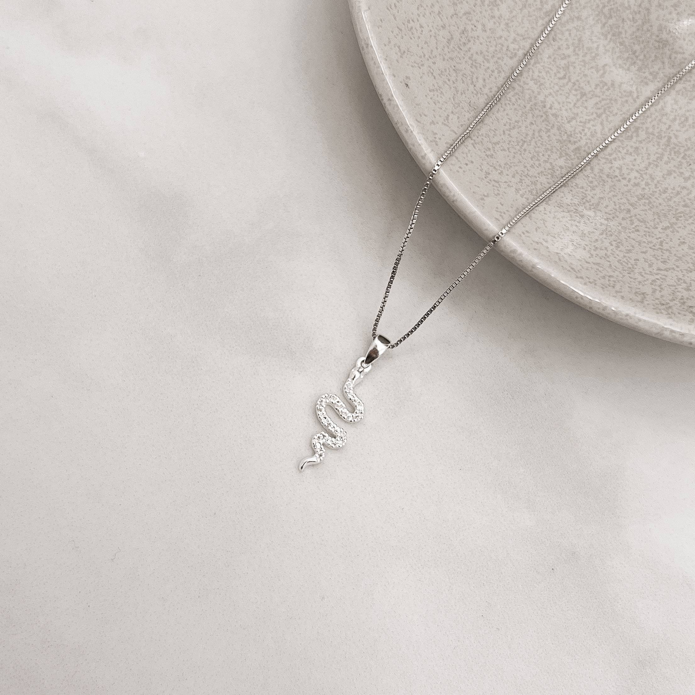 Imagem Secundária Colar pingente cobra cravejada cristal 20mm 45cm