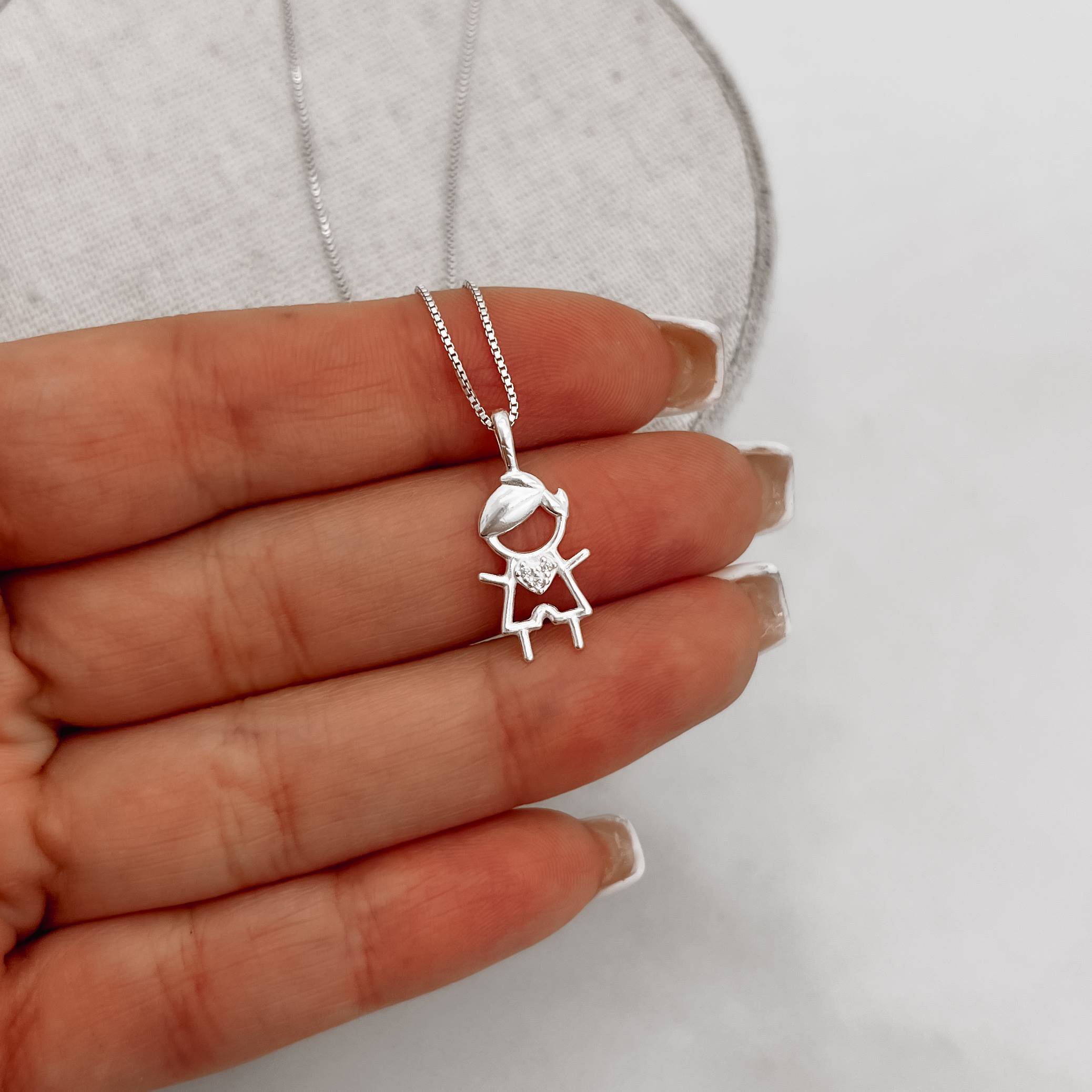 Colar pingente menino coração cravejado 15mm 45cm