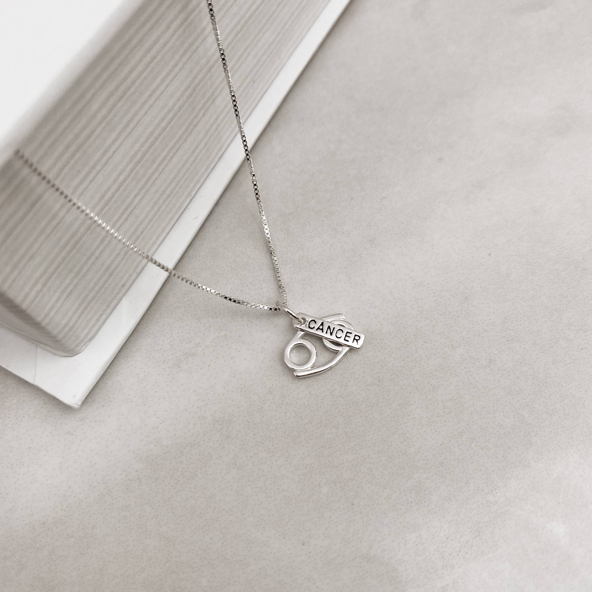 Imagem Colar pingente signo câncer com placa 45cm