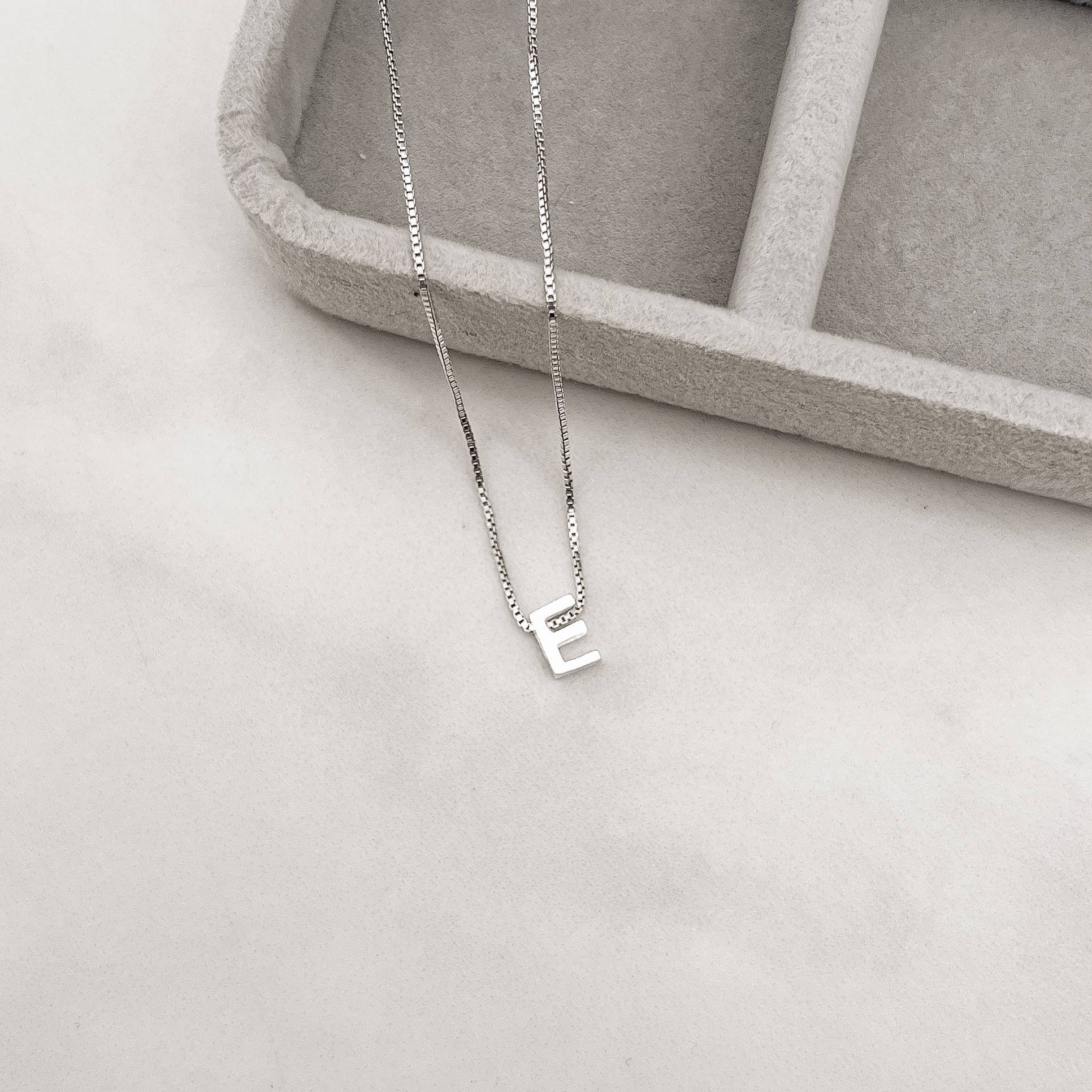 Imagem Secundária Colar letra E 6mm 45cm