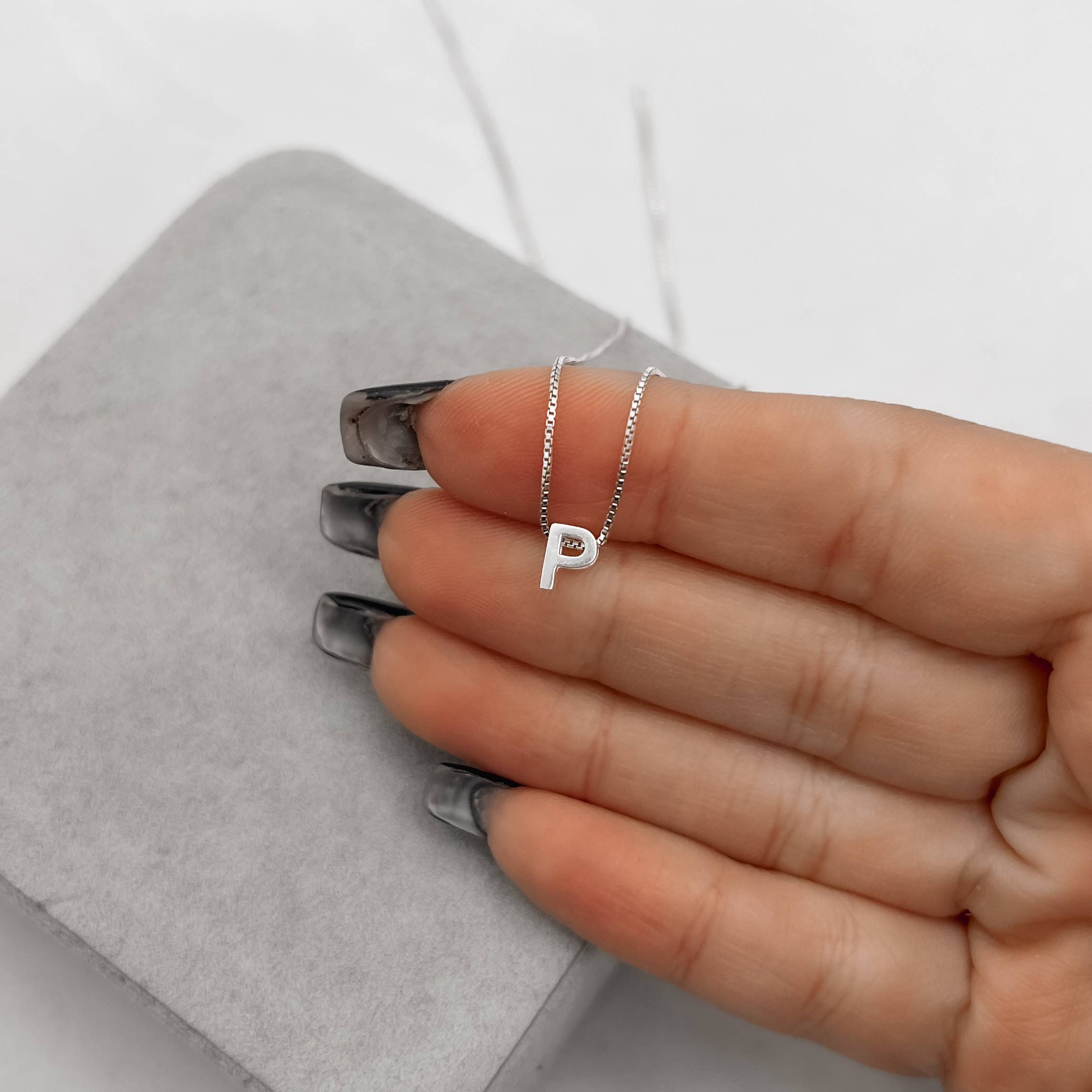 Colar letra P 6mm 45cm