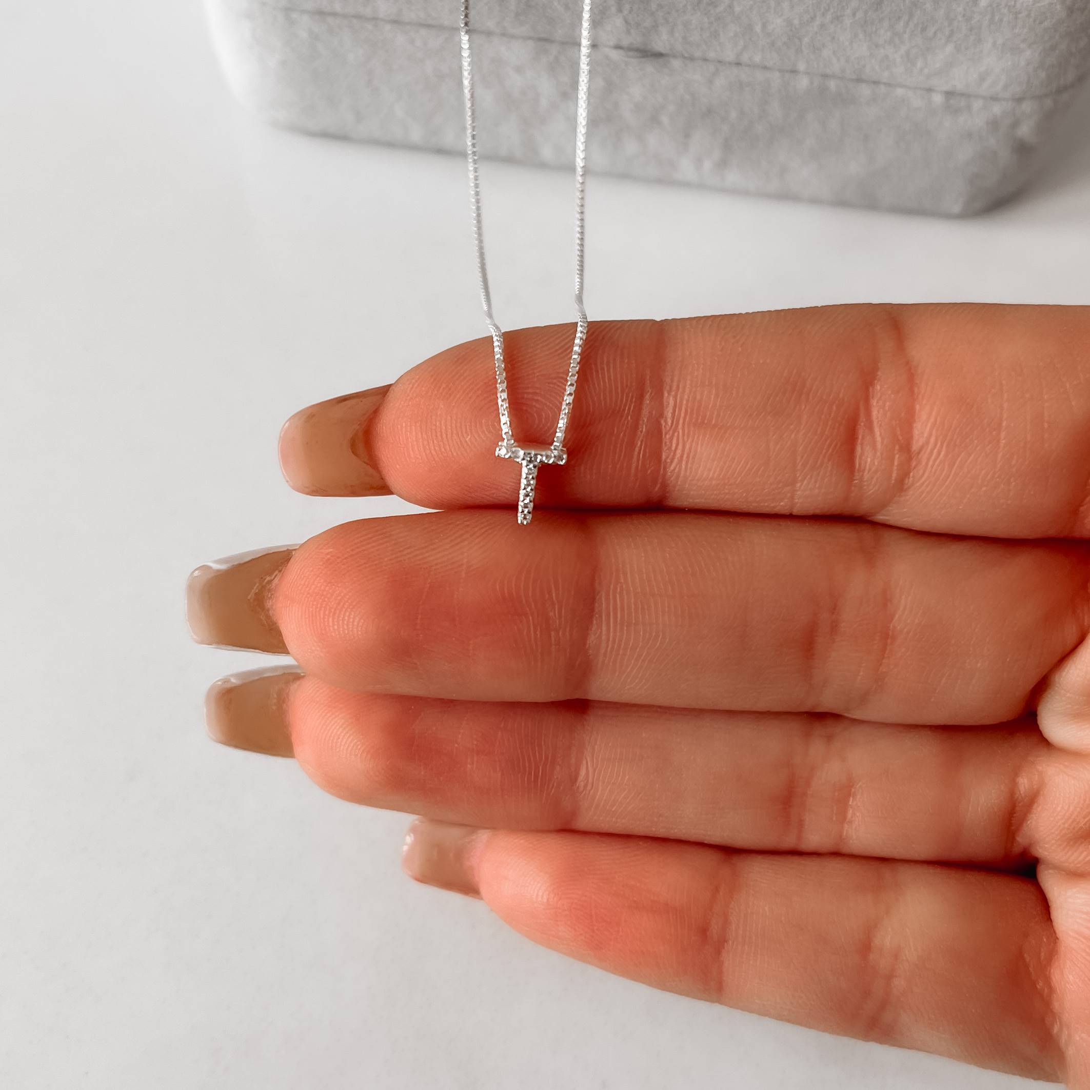 Colar letra T cravejada 6mm 45cm