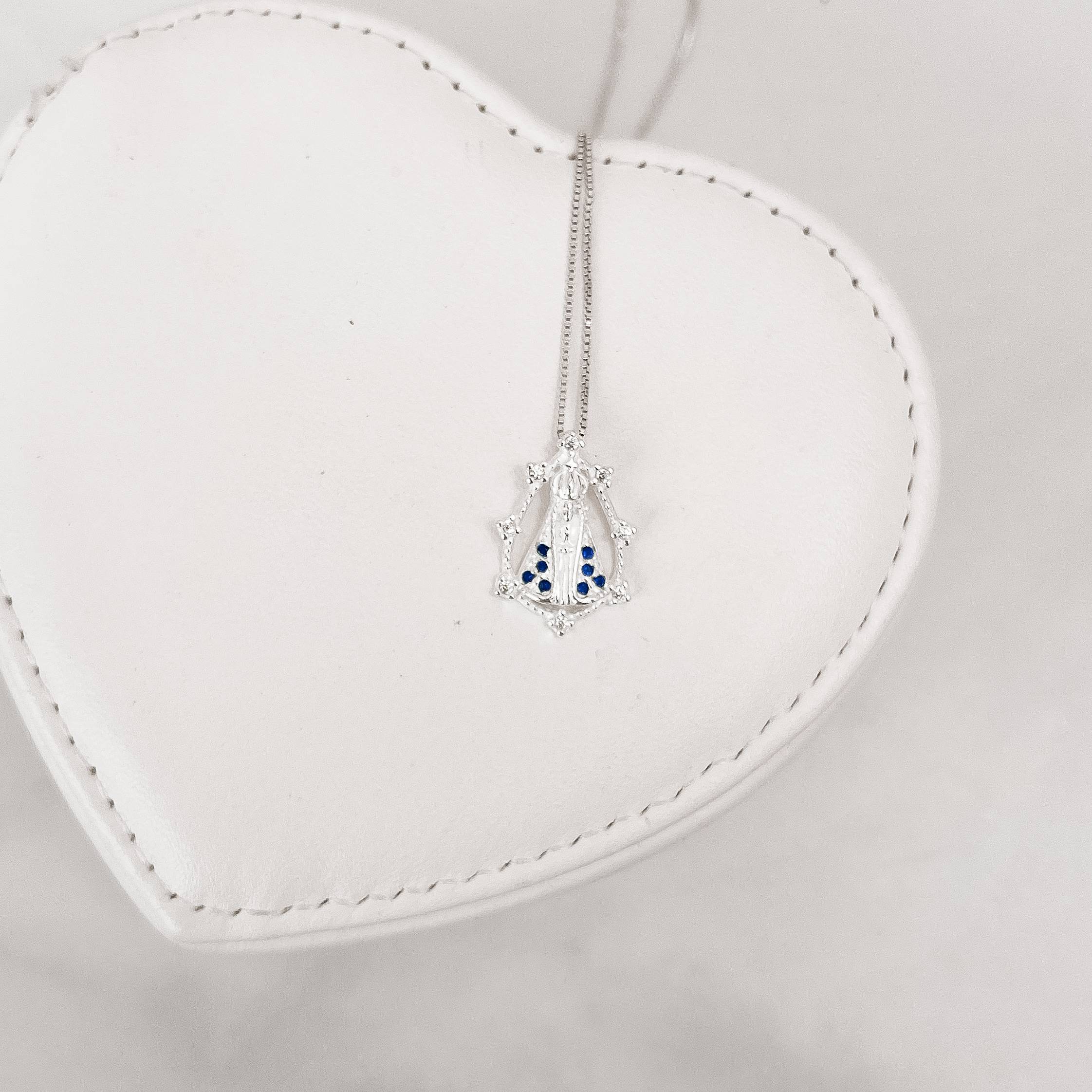 Imagem Colar medalha Nsa. Sra. Aparecida vazada cravejada azul 19mm 45cm