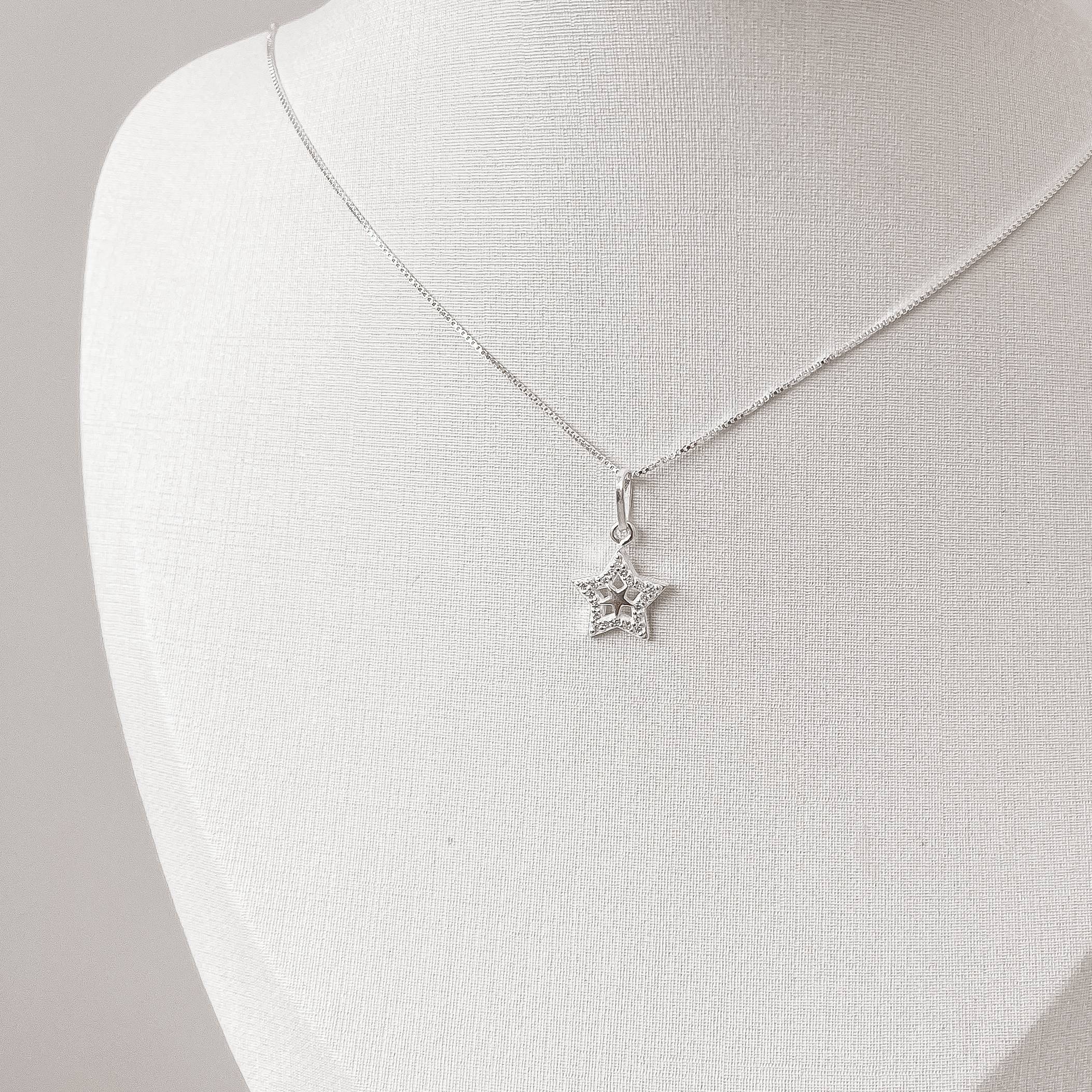 Imagem Colar pingente estrelas lisa e cravejada 11mm 45cm