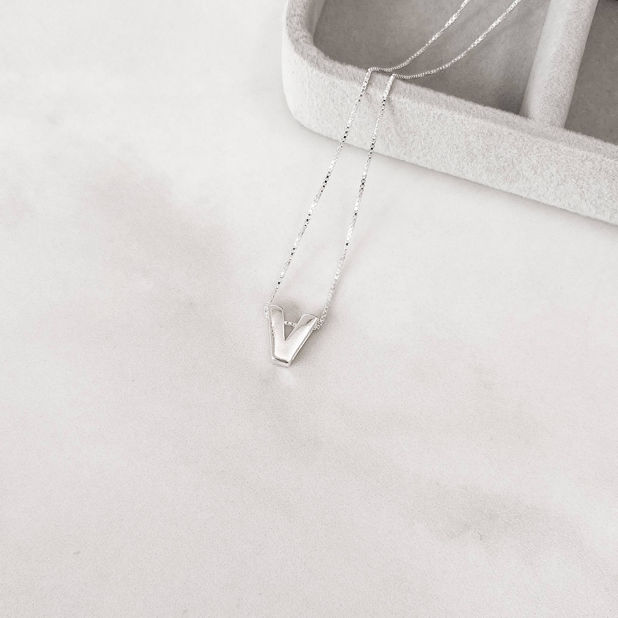 Imagem Secundária Colar letra V 9mm 45cm