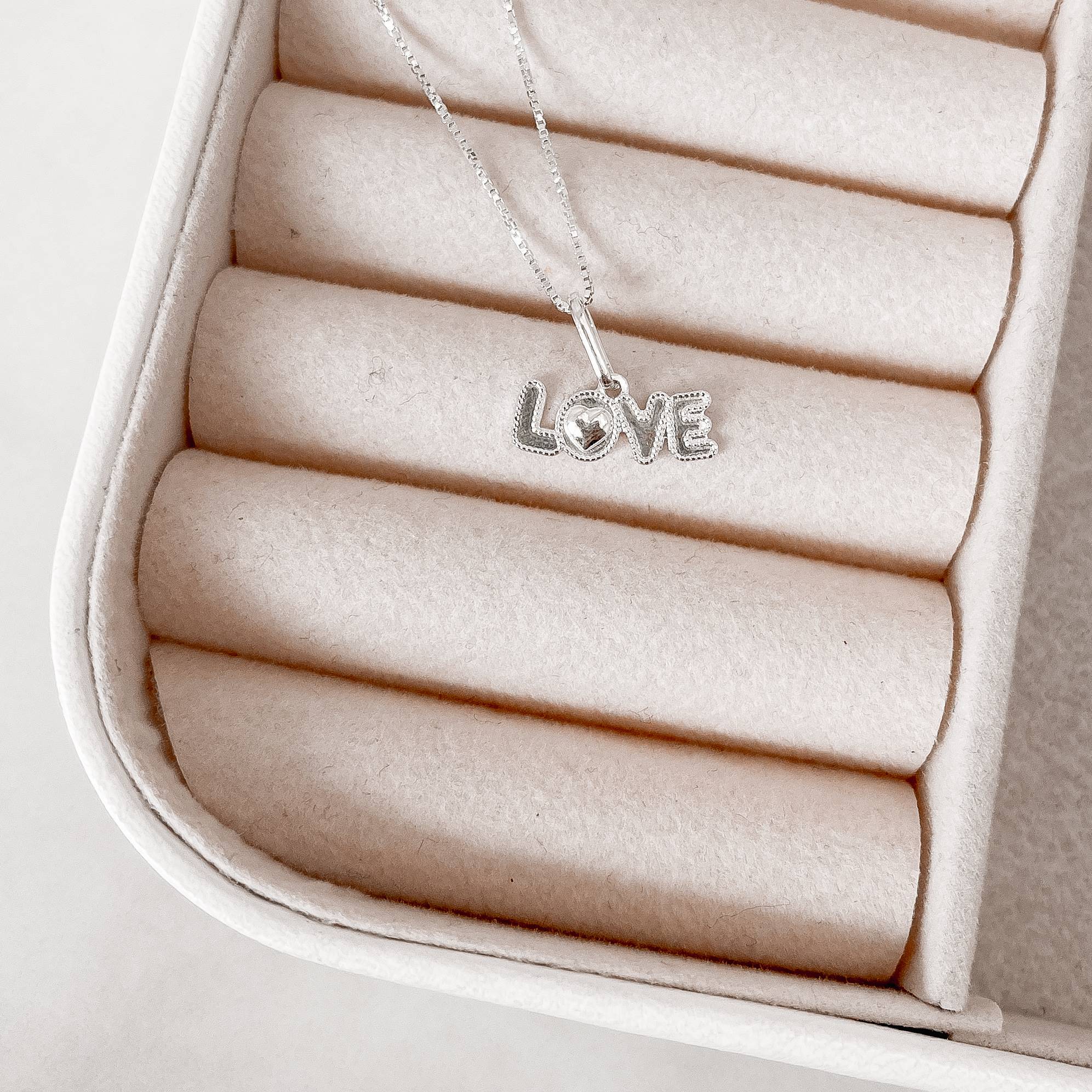 Imagem Secundária Colar pingente love desenhado 15mm 45cm