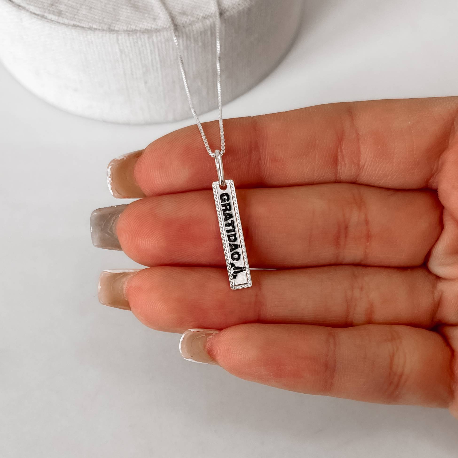 Imagem Secundária Colar pingente placa gratidão resina 20mm 45cm