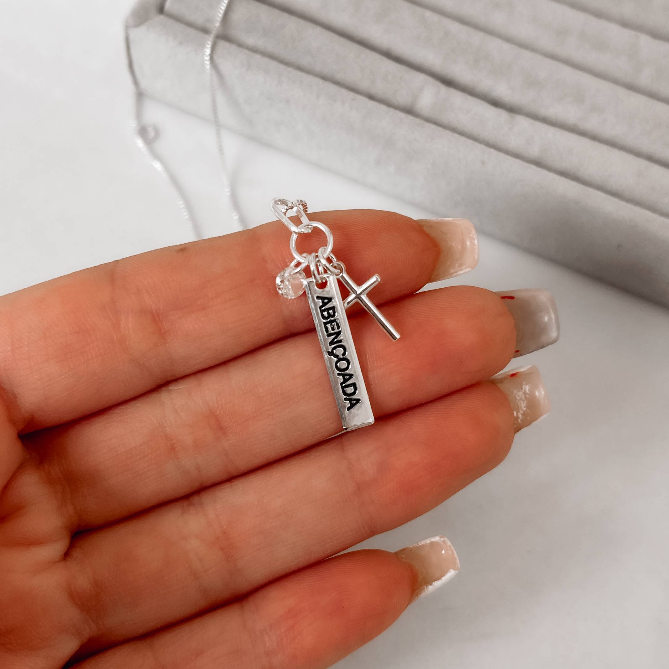 Imagem Colar pingente patuá placa abençoada resina 45cm