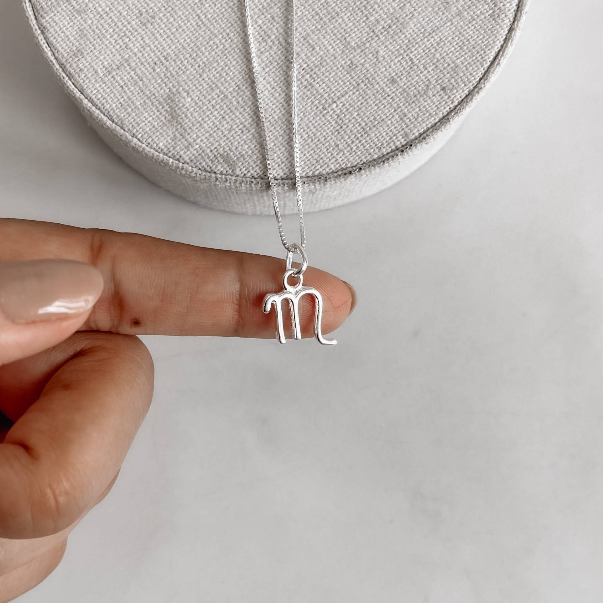 Imagem Secundária Colar pingente signo Escorpião 13mm 45cm