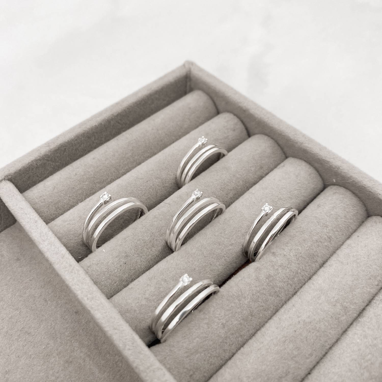 Imagem Anel 2 fios com detalhe zircônia