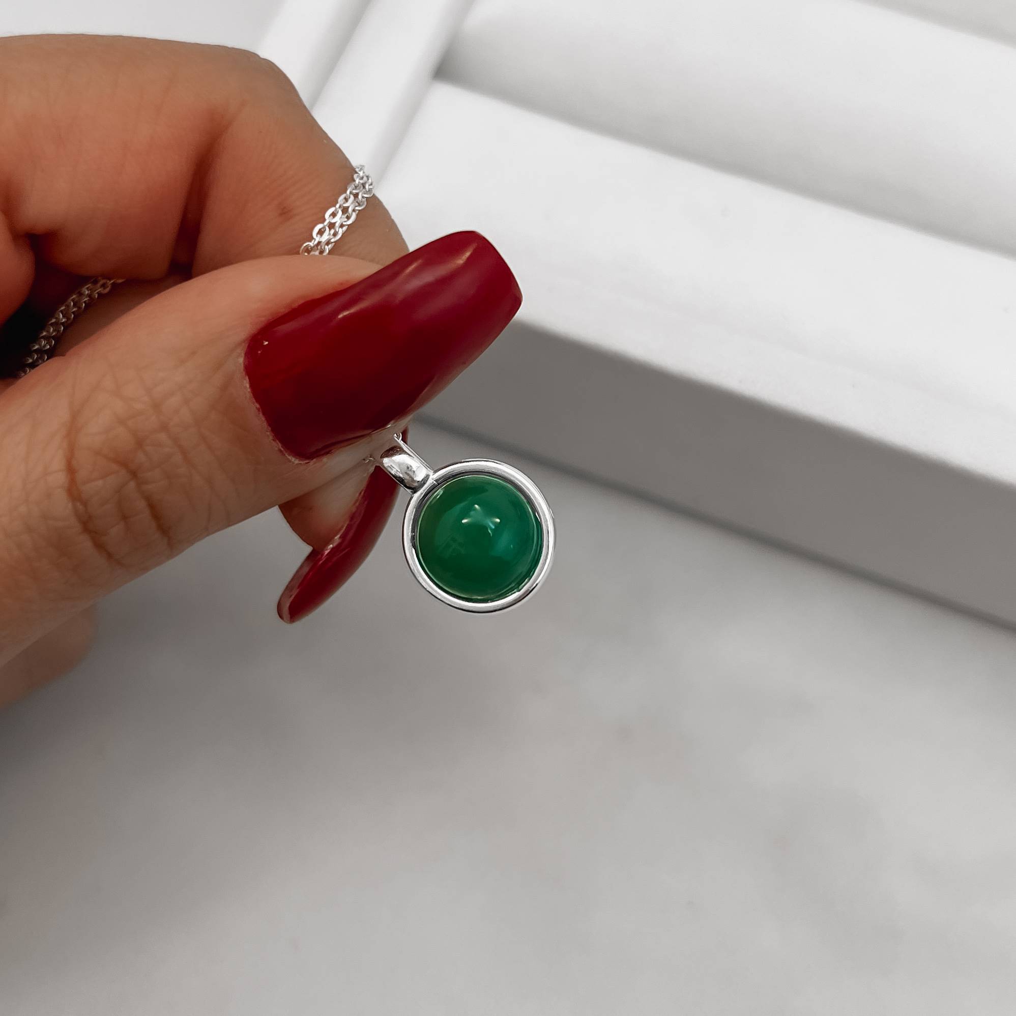 Colar pingente ágata verde 12mm corrente cadeado 45cm