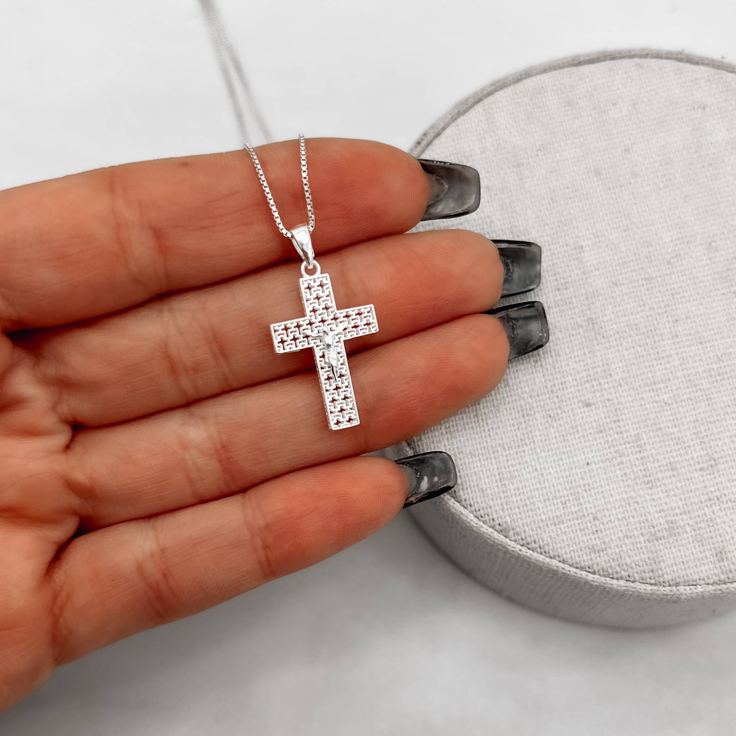 Colar pingente cruz Corpo de Cristo renda Italiana 20mm 45cm