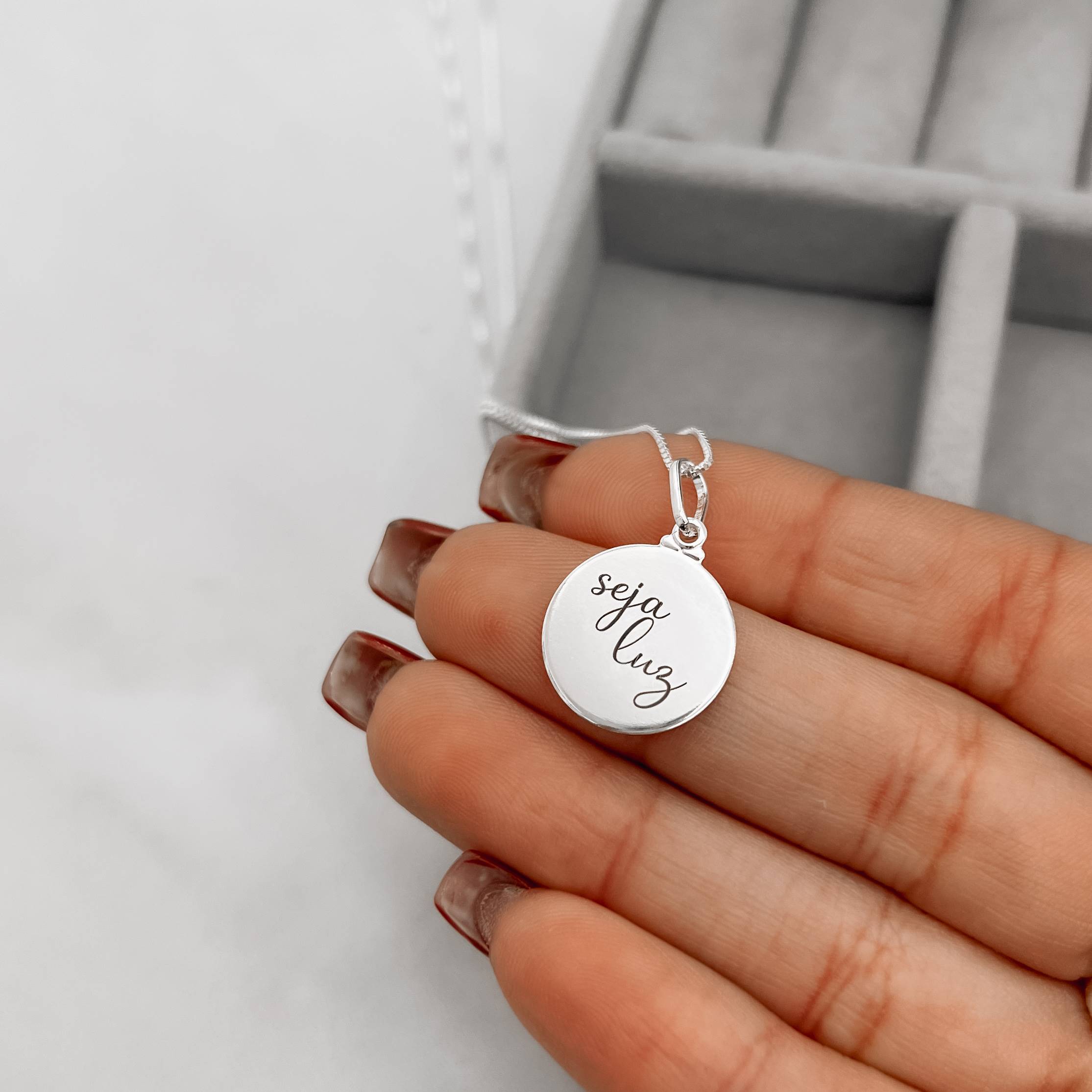 Imagem Colar pingente medalha seja luz 15mm 45cm