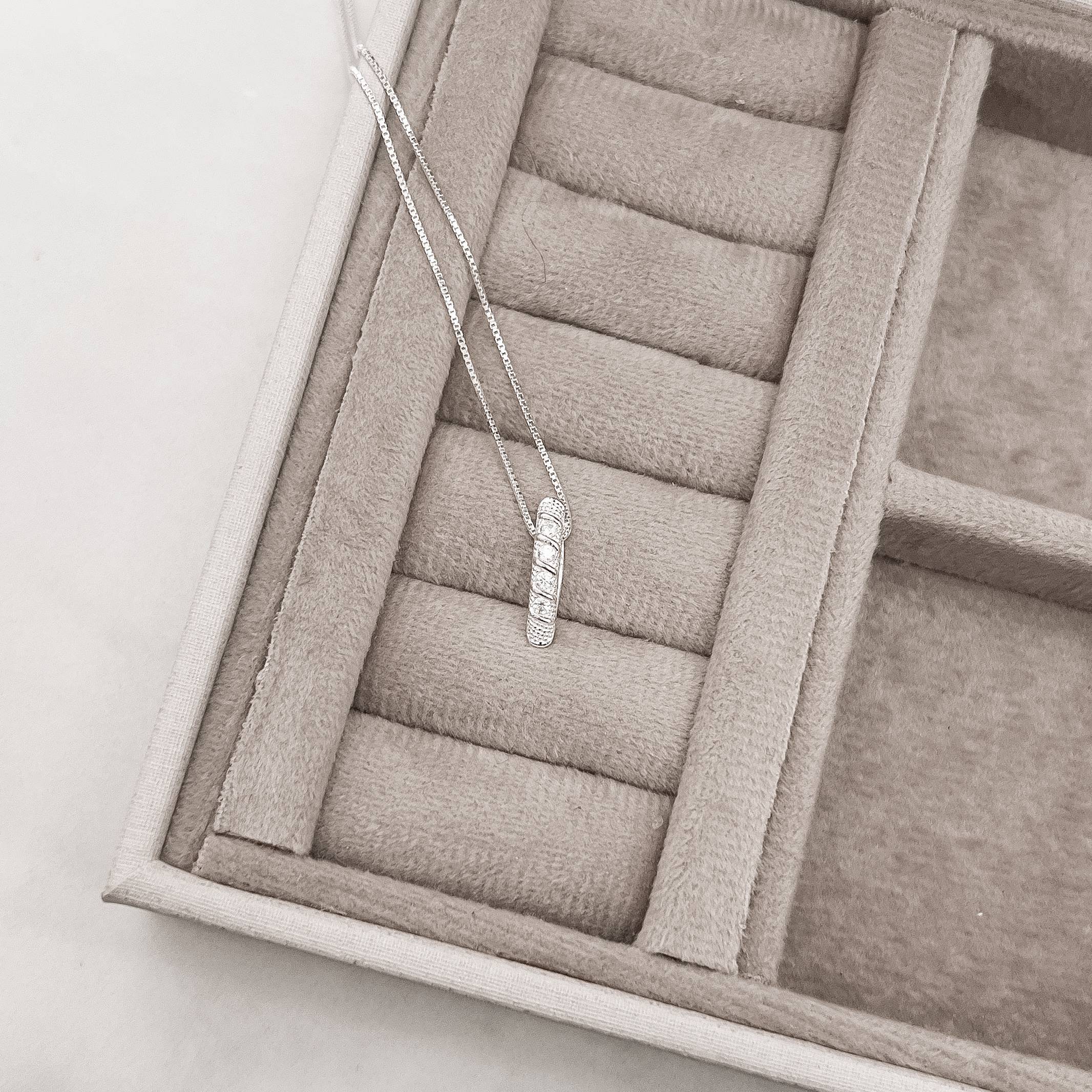 Colar palito trabalhado cravejado 15mm 45cm