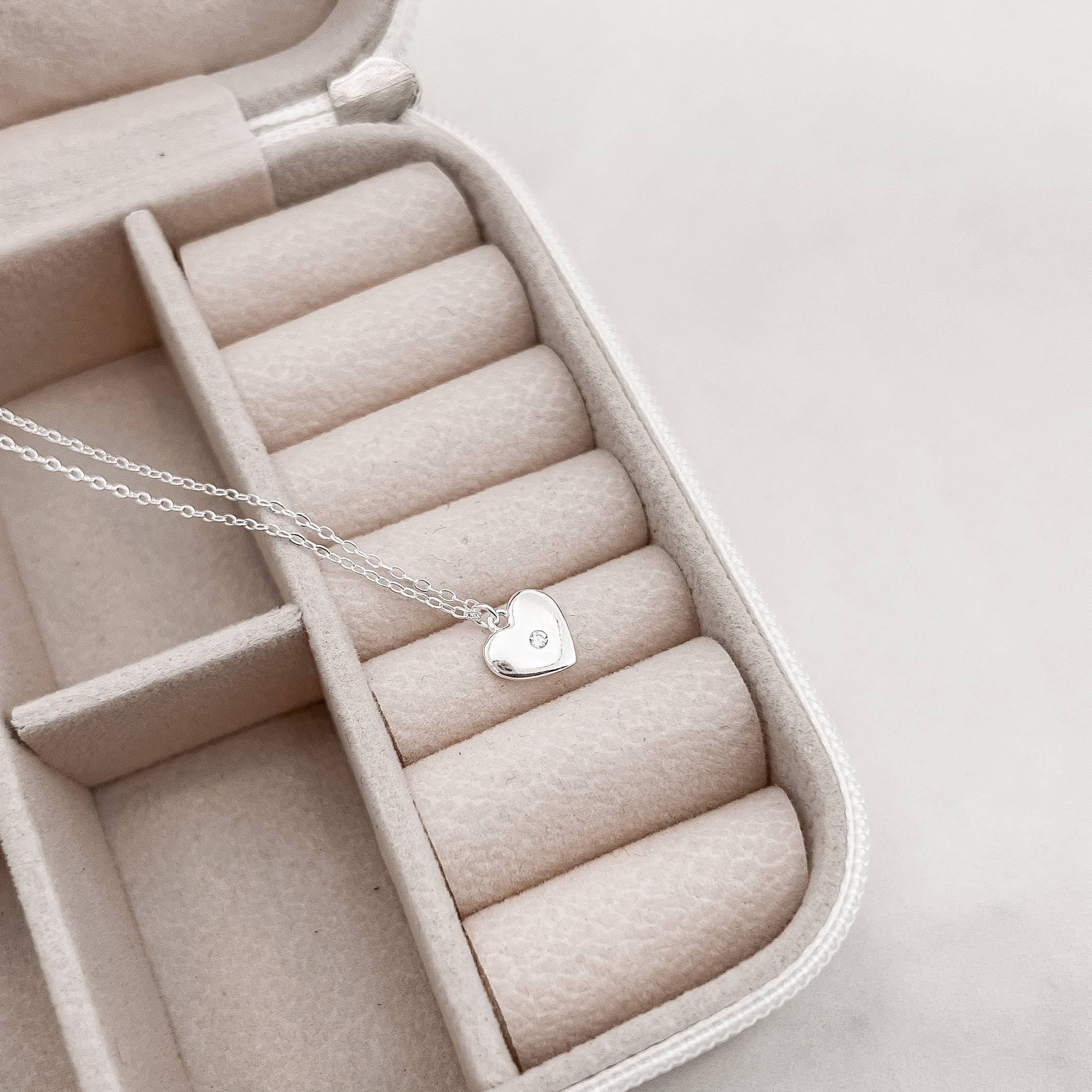 Imagem Colar pingente coração com zircônia 9mm corrente cadeado 40+5cm