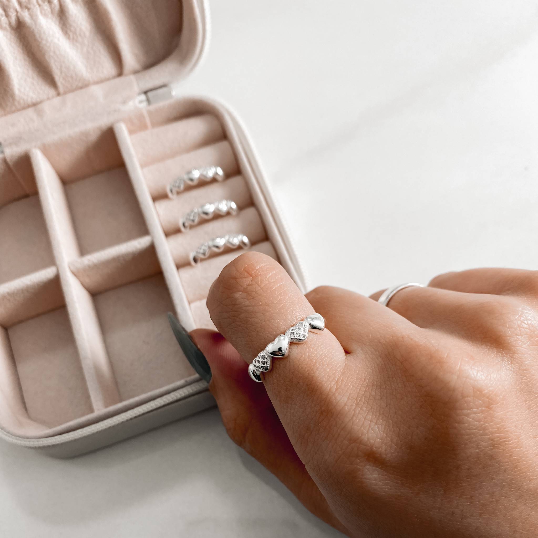 Imagem Anel corações lisos e cravejados