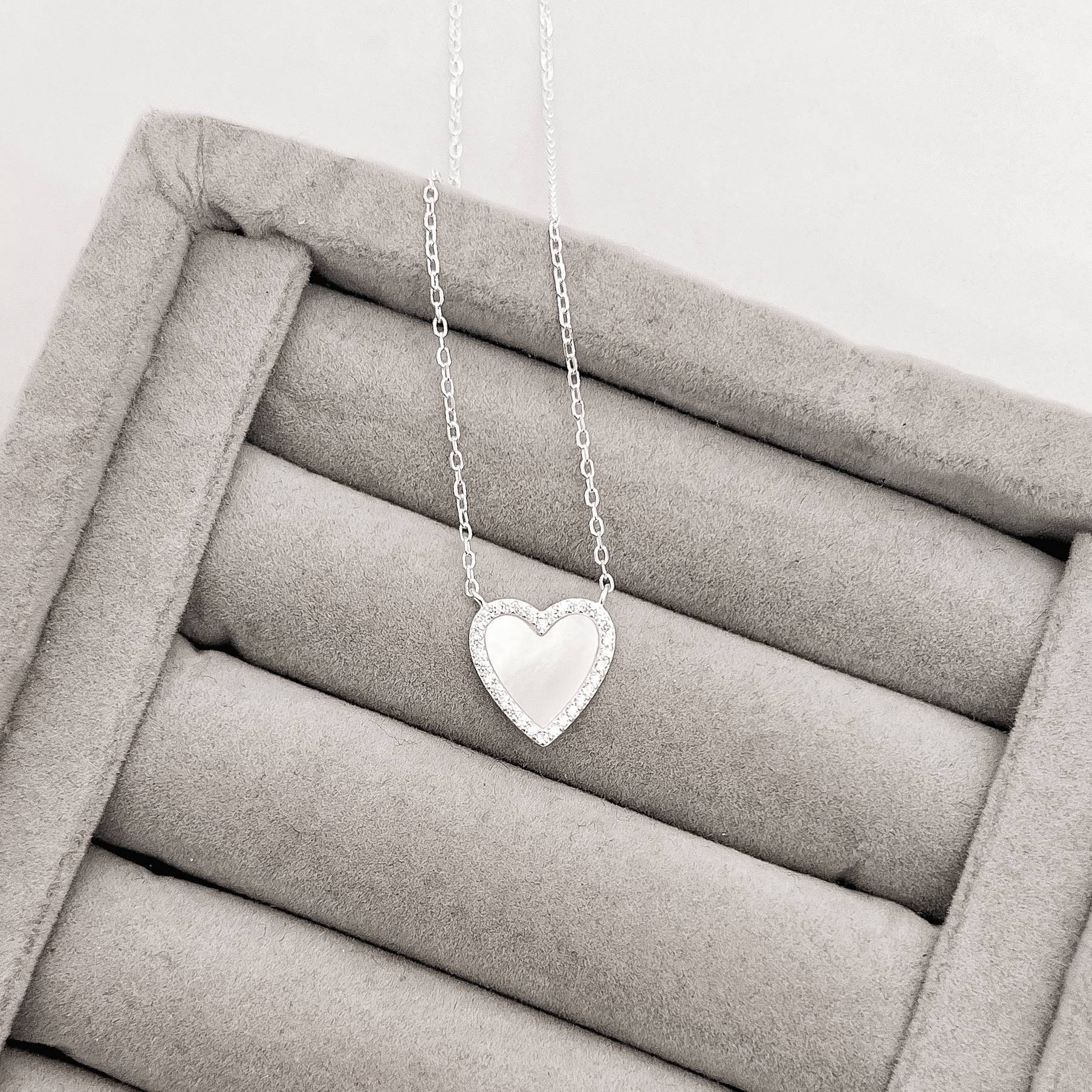 Colar coração madrepérola com cravejado 13mm corrente cadeado 45+5cm