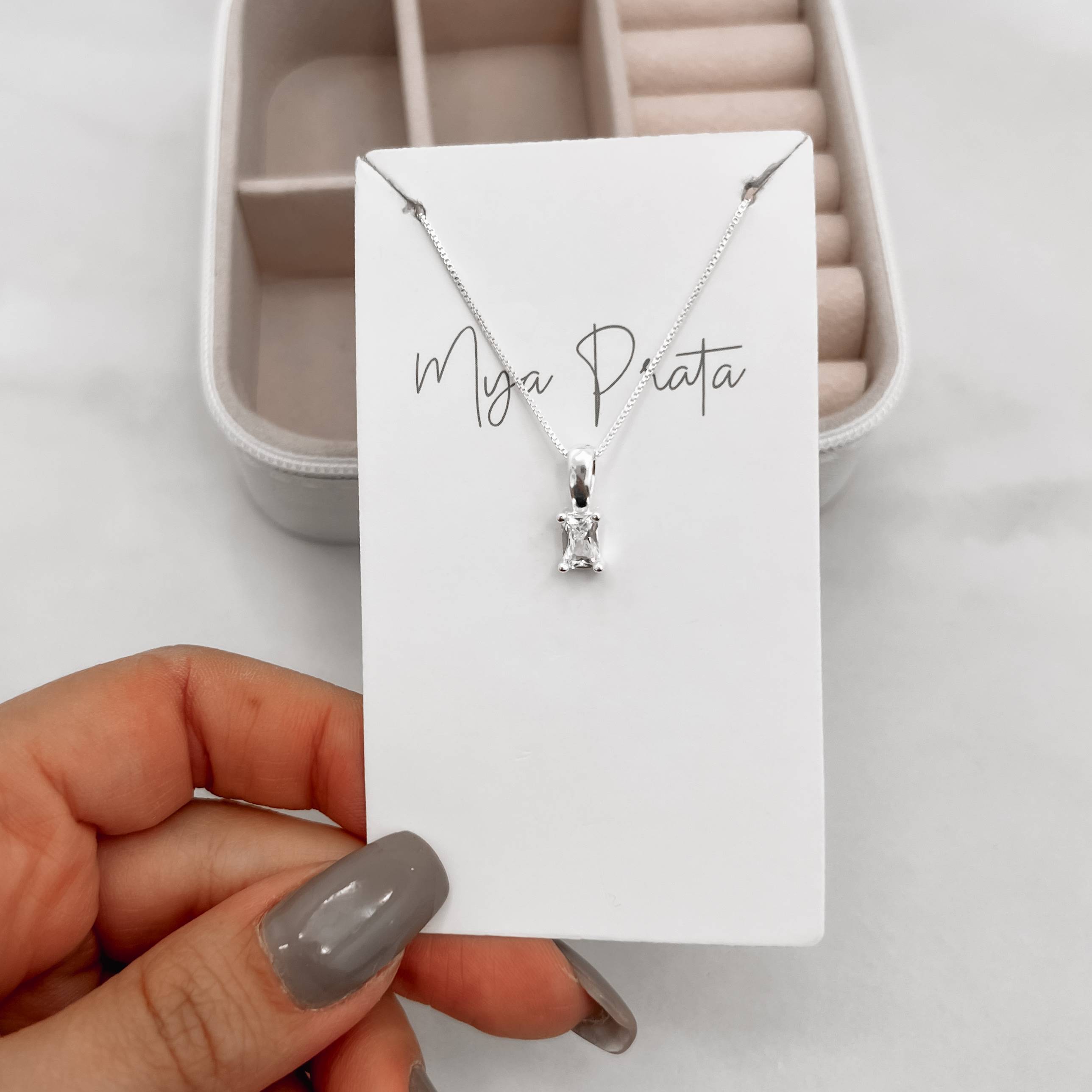 Imagem Colar pingente zircônia retangular 7mm 40cm