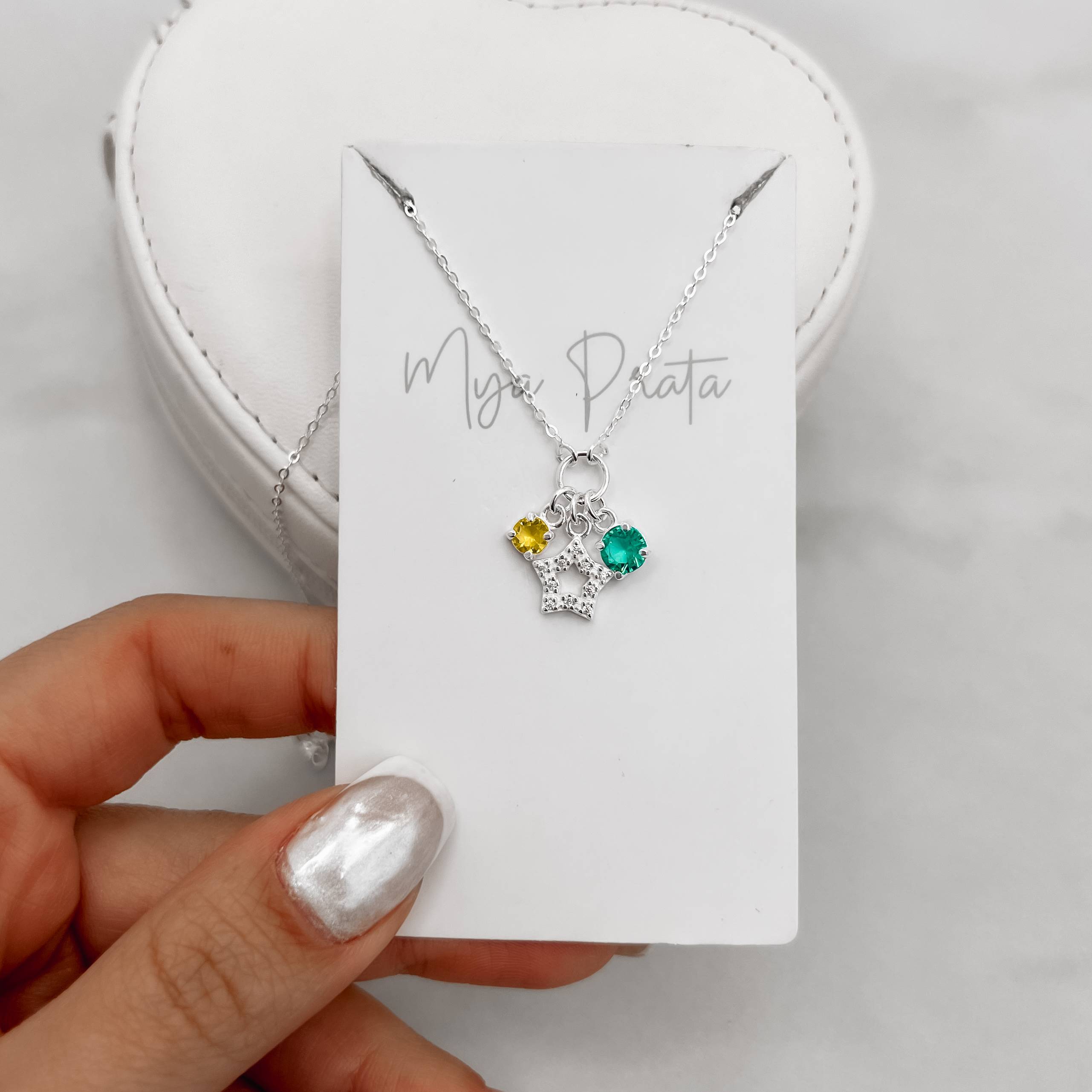 Colar entremeio círculo pingentes estrela vazada cravejada, zircônias amarela e acqua corrente cadeadinho 45cm