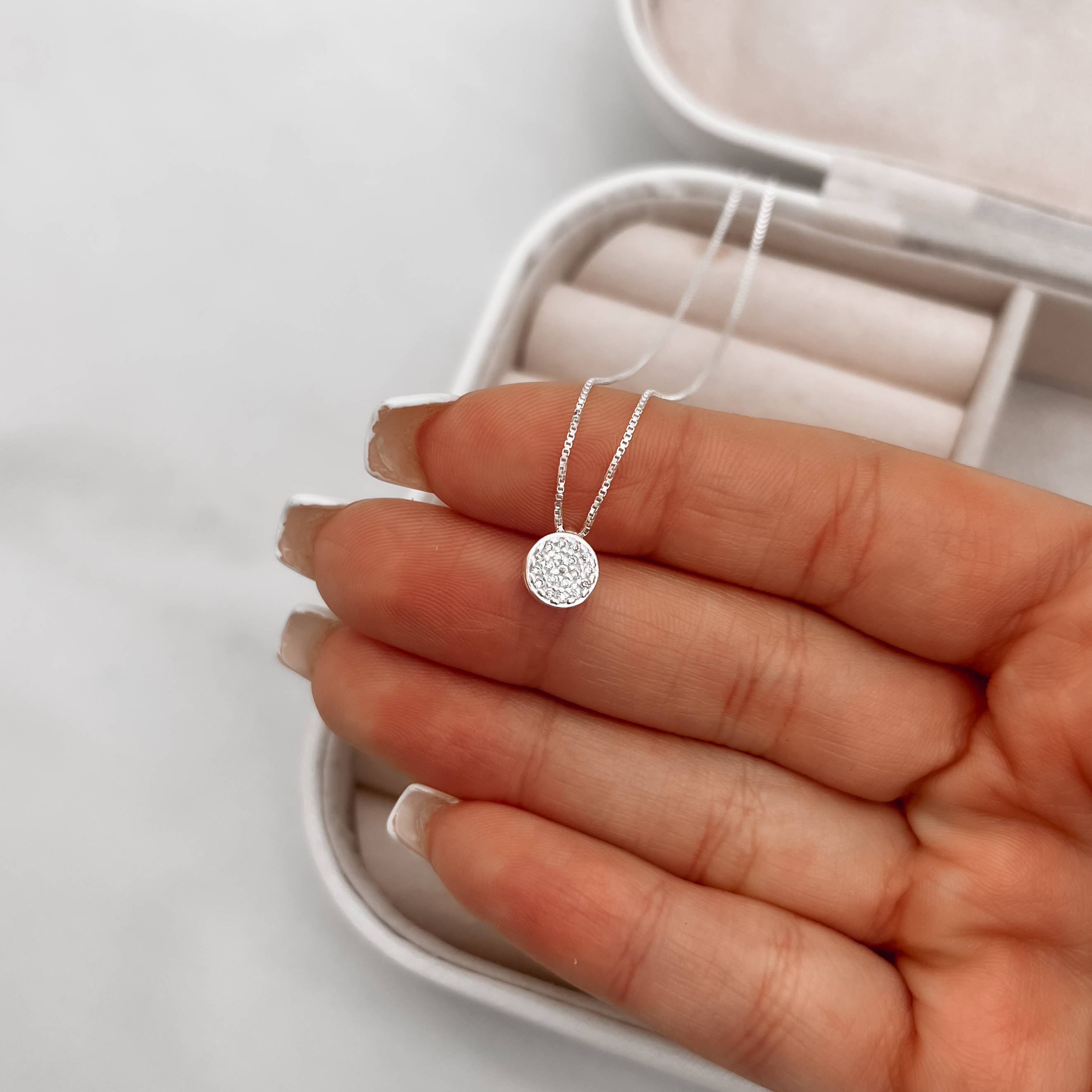 Colar círculo cravejado 6mm passante 45cm