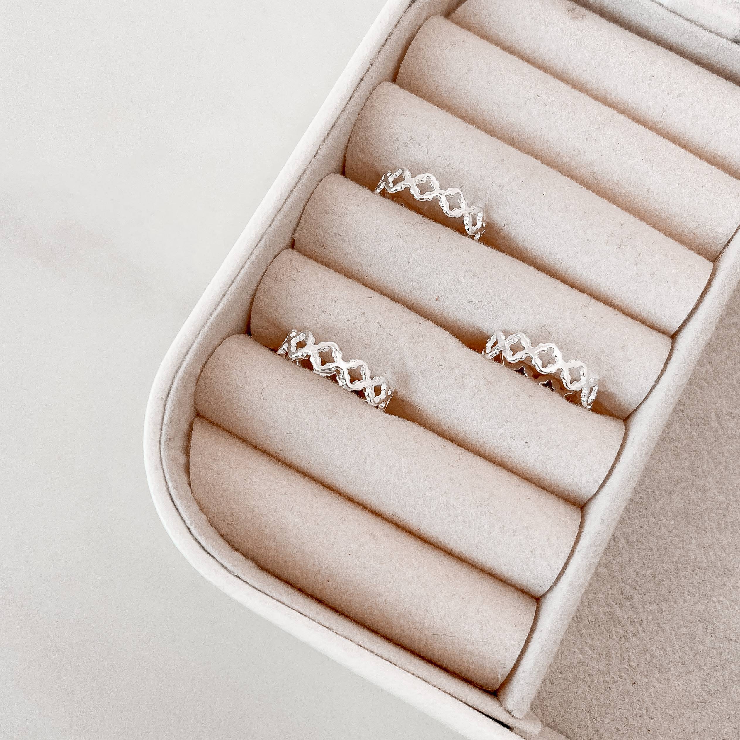 Imagem Secundária Anel trevos vazados