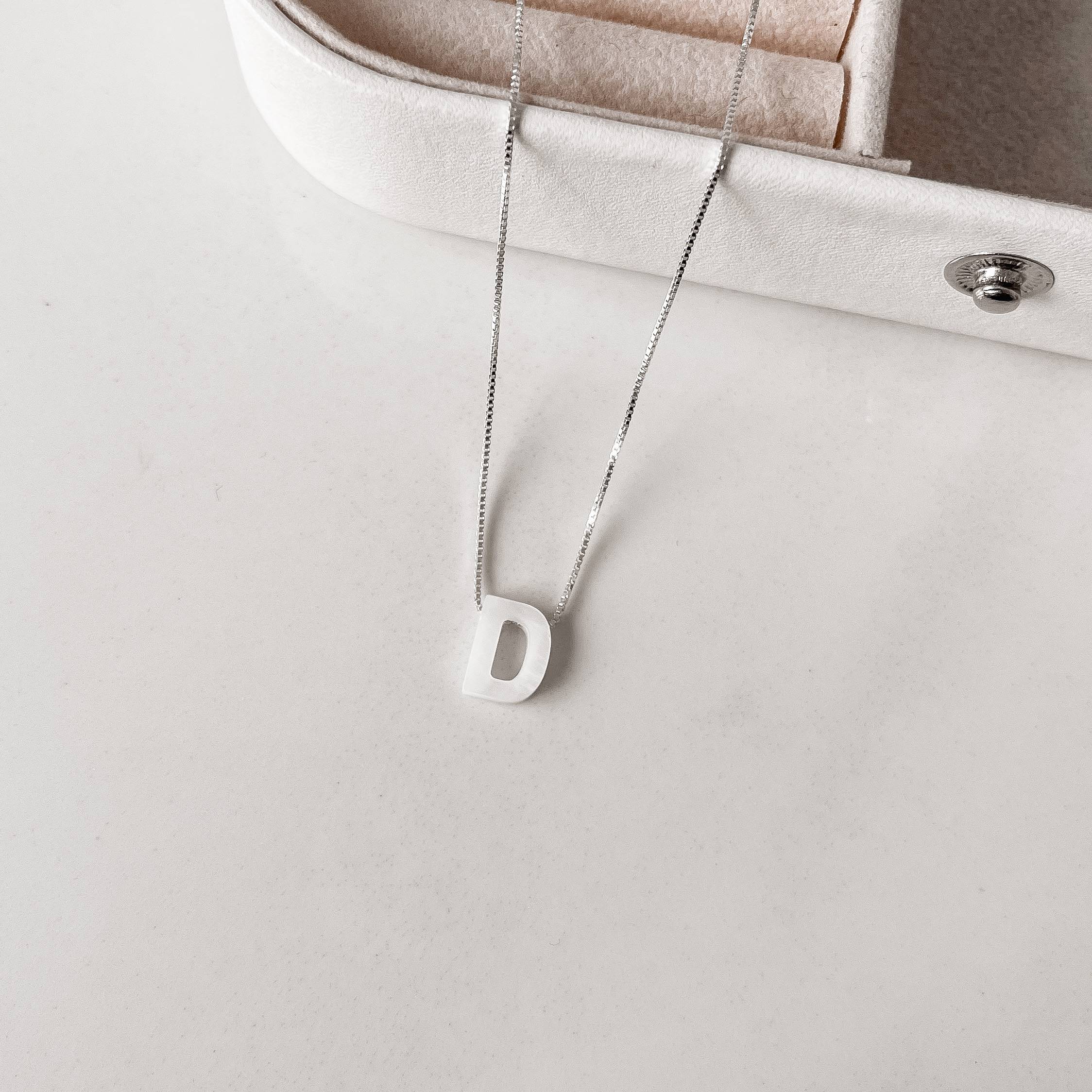 Imagem Secundária Colar madrepérola letra D 45cm