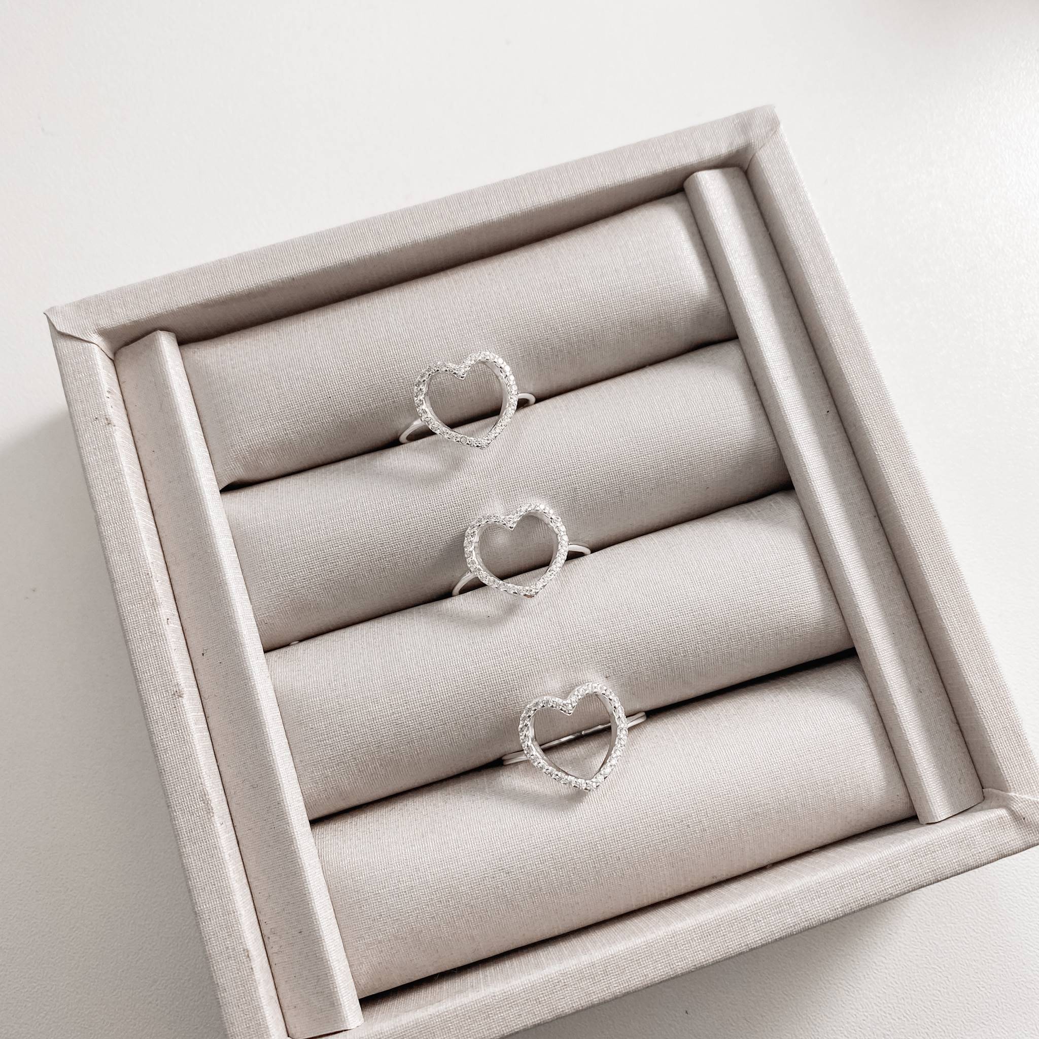 Imagem Anel coração 14mm vazado cravejado