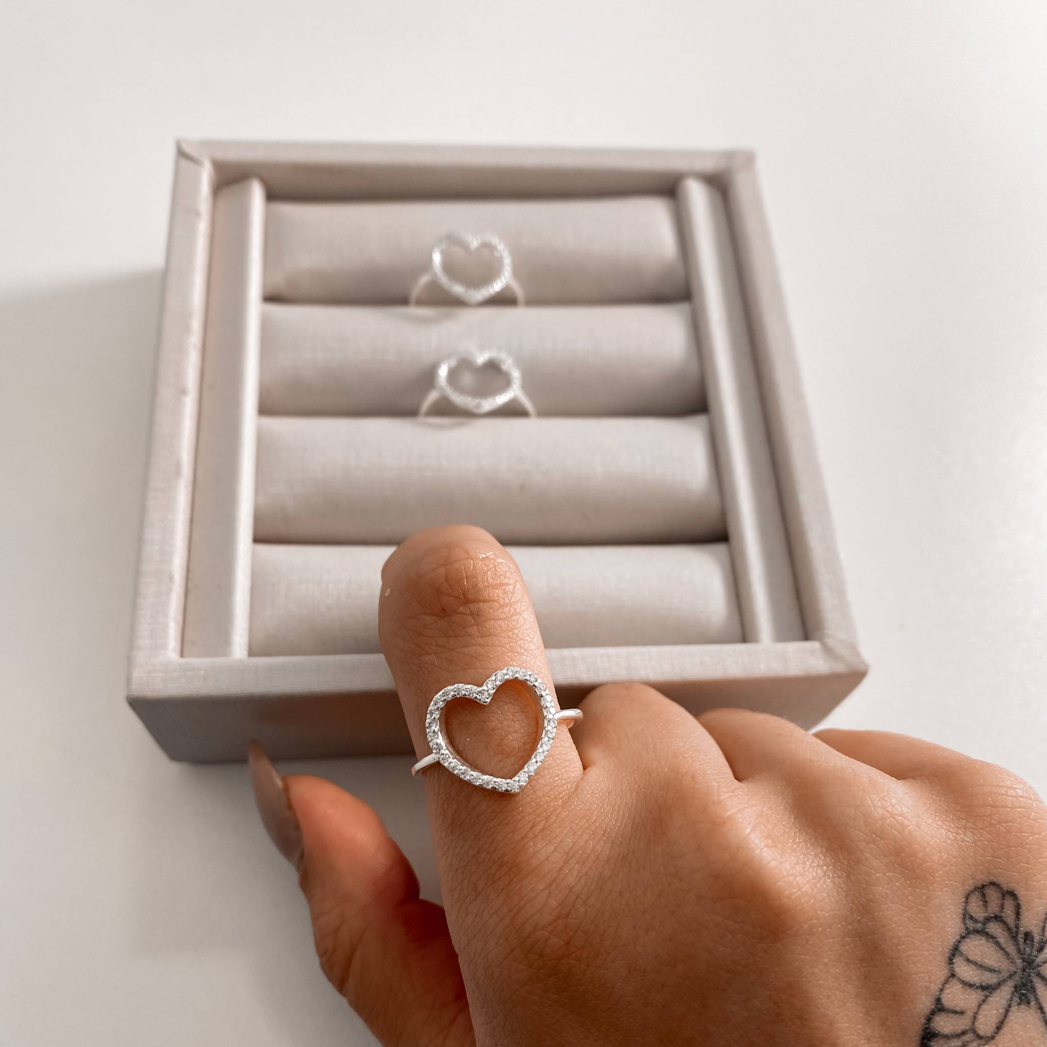 Imagem Secundária Anel coração 14mm vazado cravejado