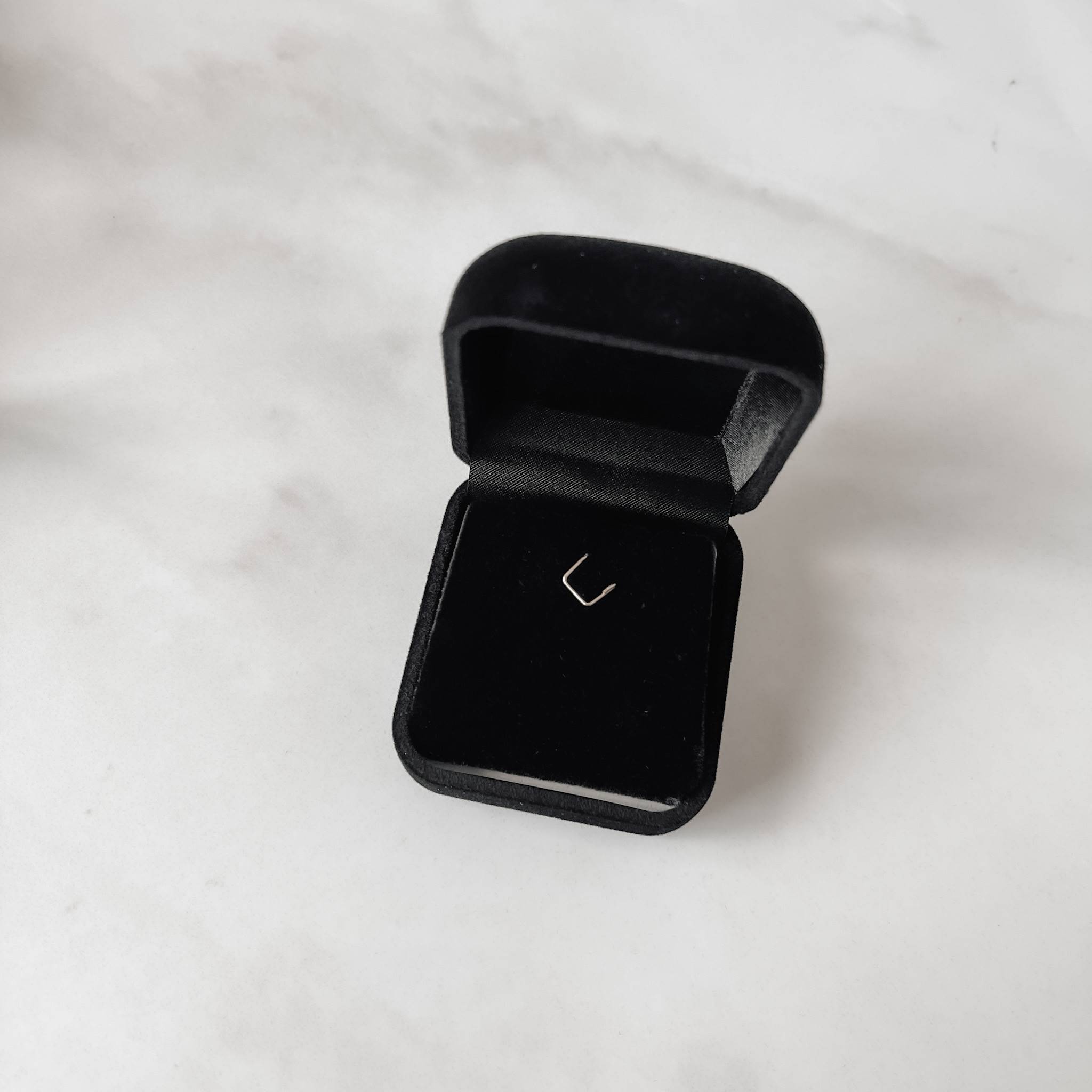 Porta joias colar ou brinco preto interior preto