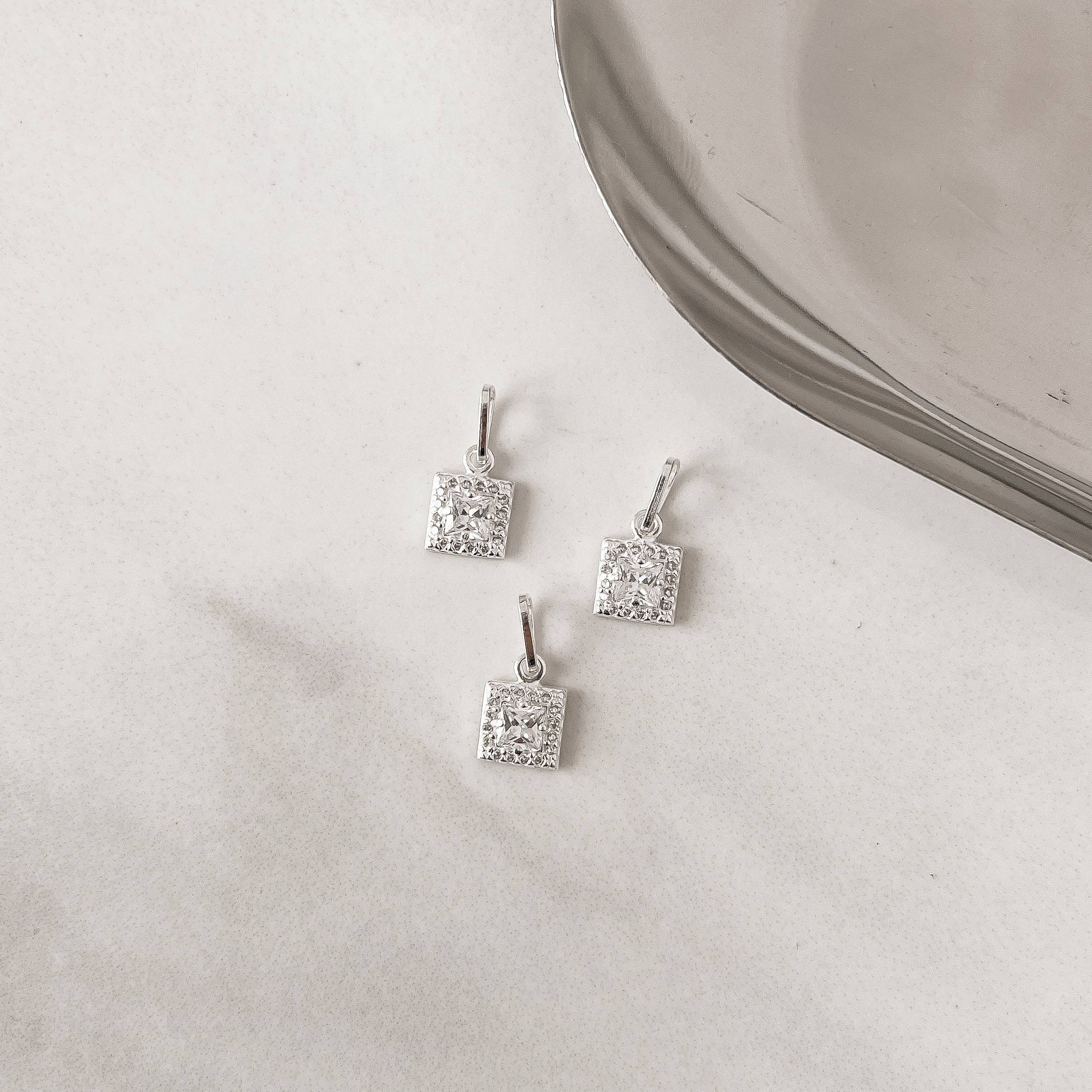 Pingente quadrado cravejado 8mm