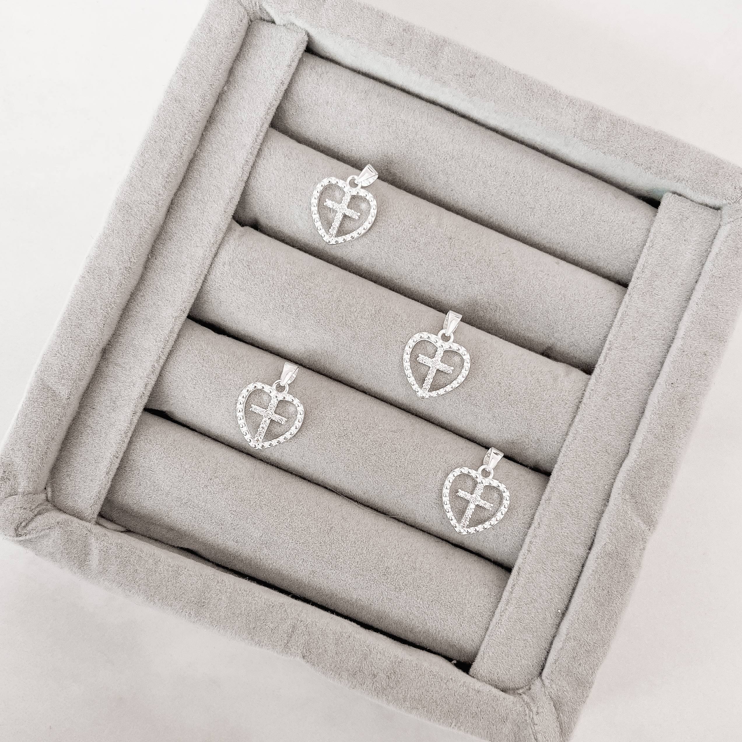 Pingente coração fio bolinhas com cruz cravejada 12mm