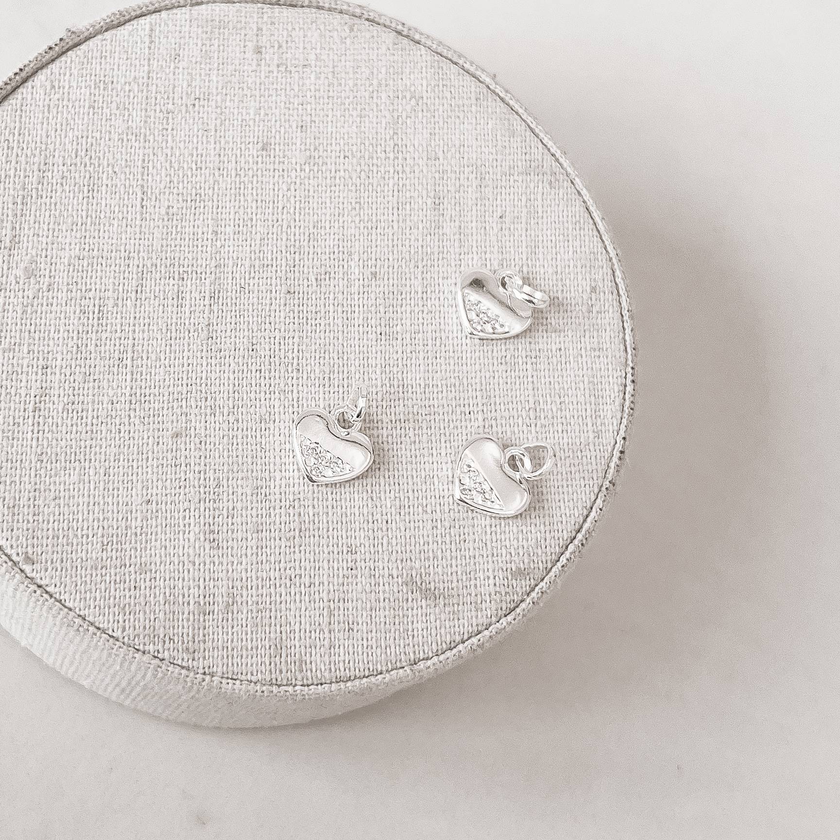 Pingente coração detalhe cravejado 10mm