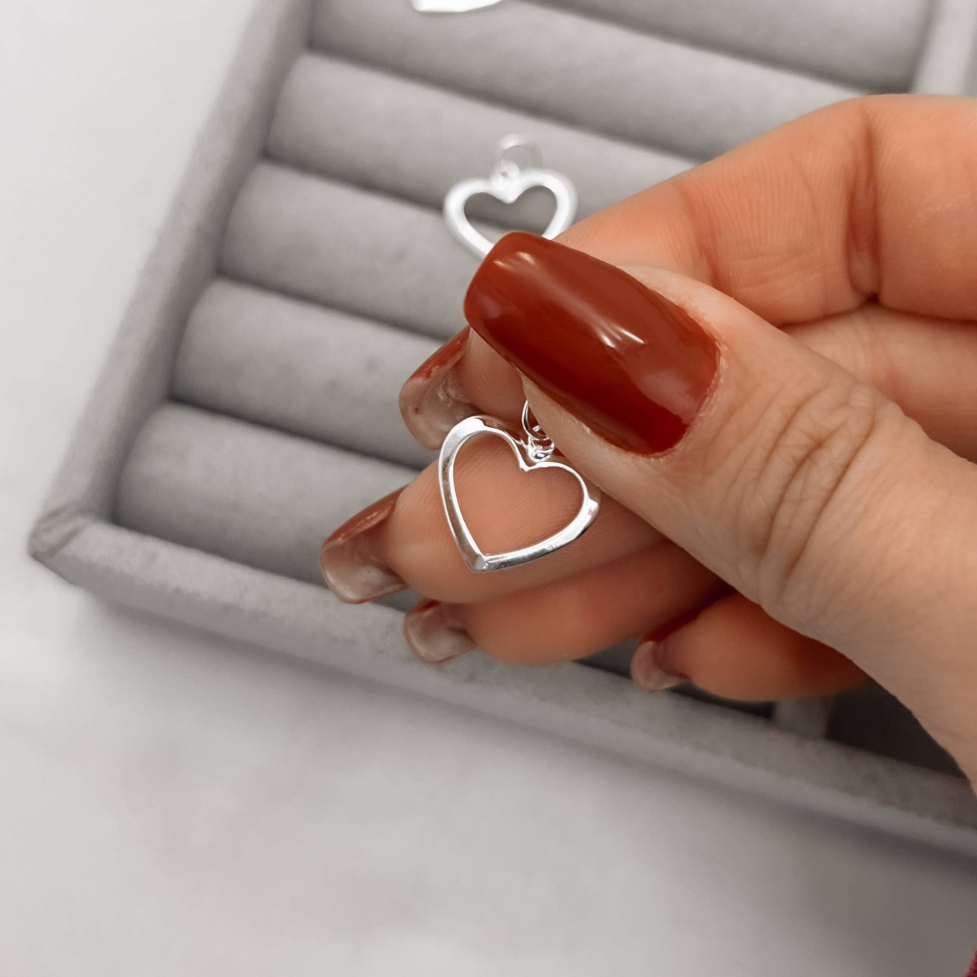 Pingente coração vazado 14mm