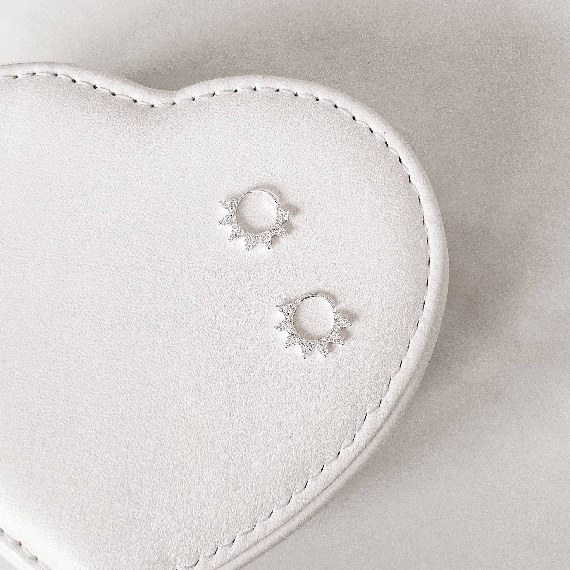 Piercing argola rendada cravejada 7mm