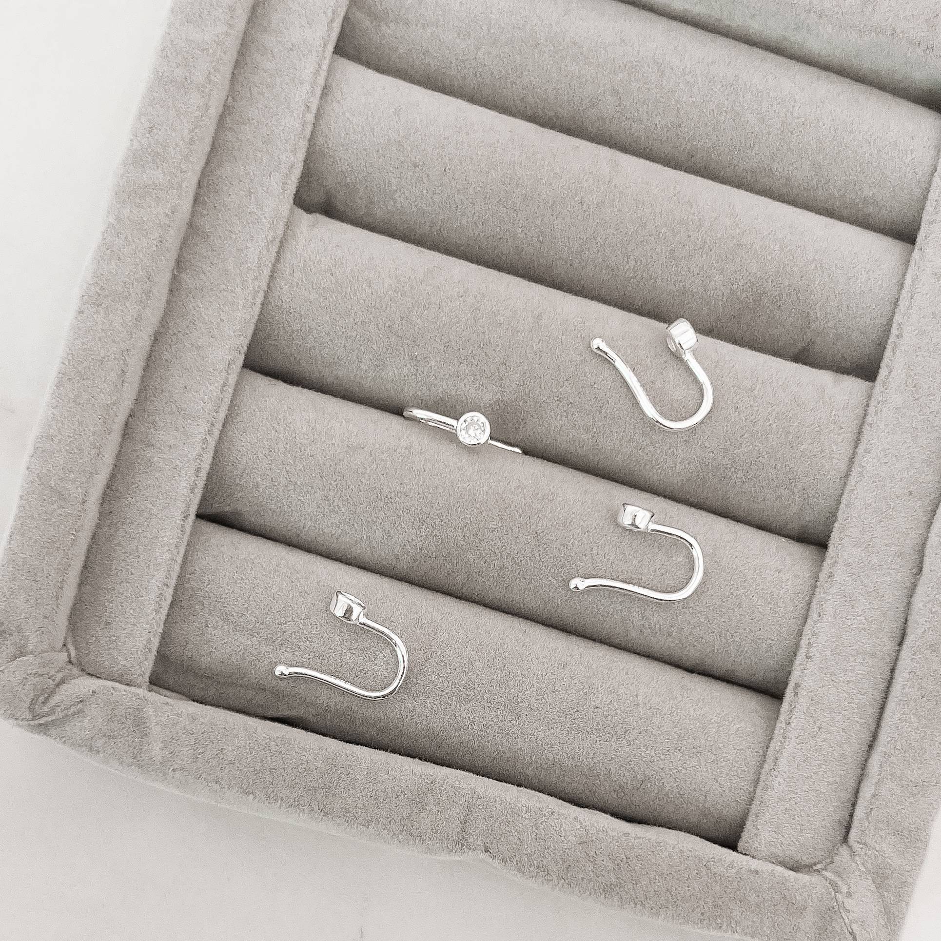 Piercing fake zircônia embutida