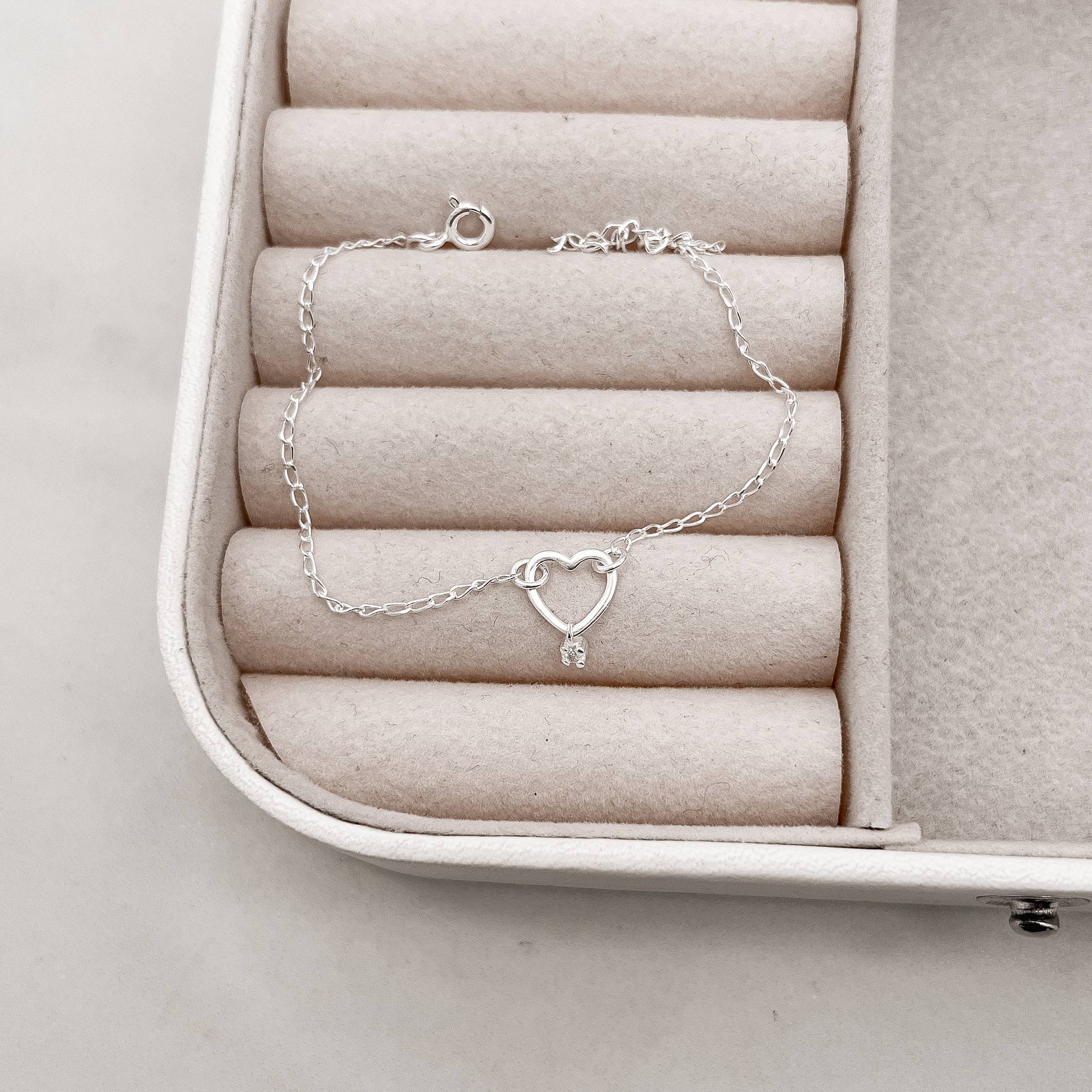 Pulseira entremeio coração vazado pingente mini zircônia