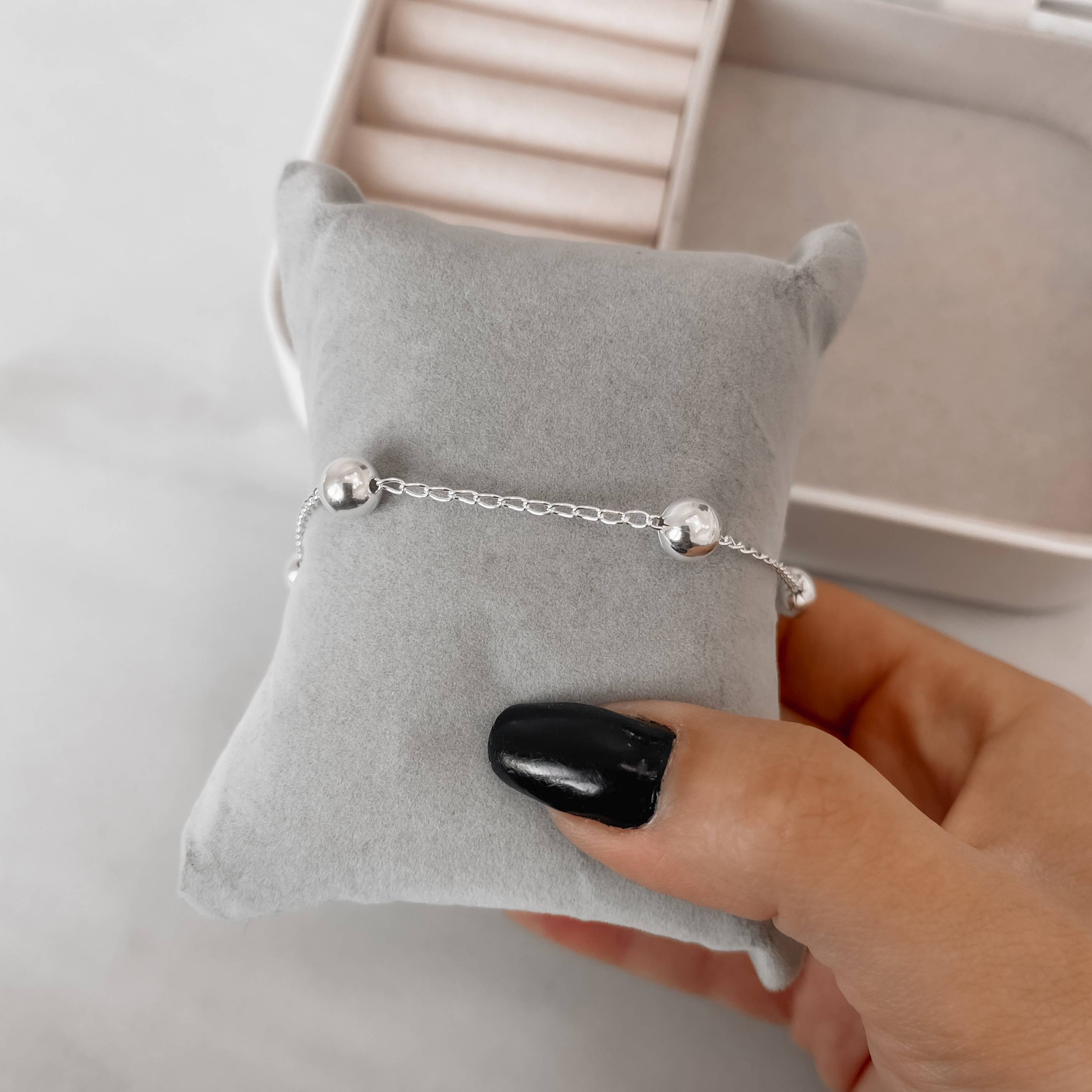 Pulseira bolas 7mm corrente cadeado