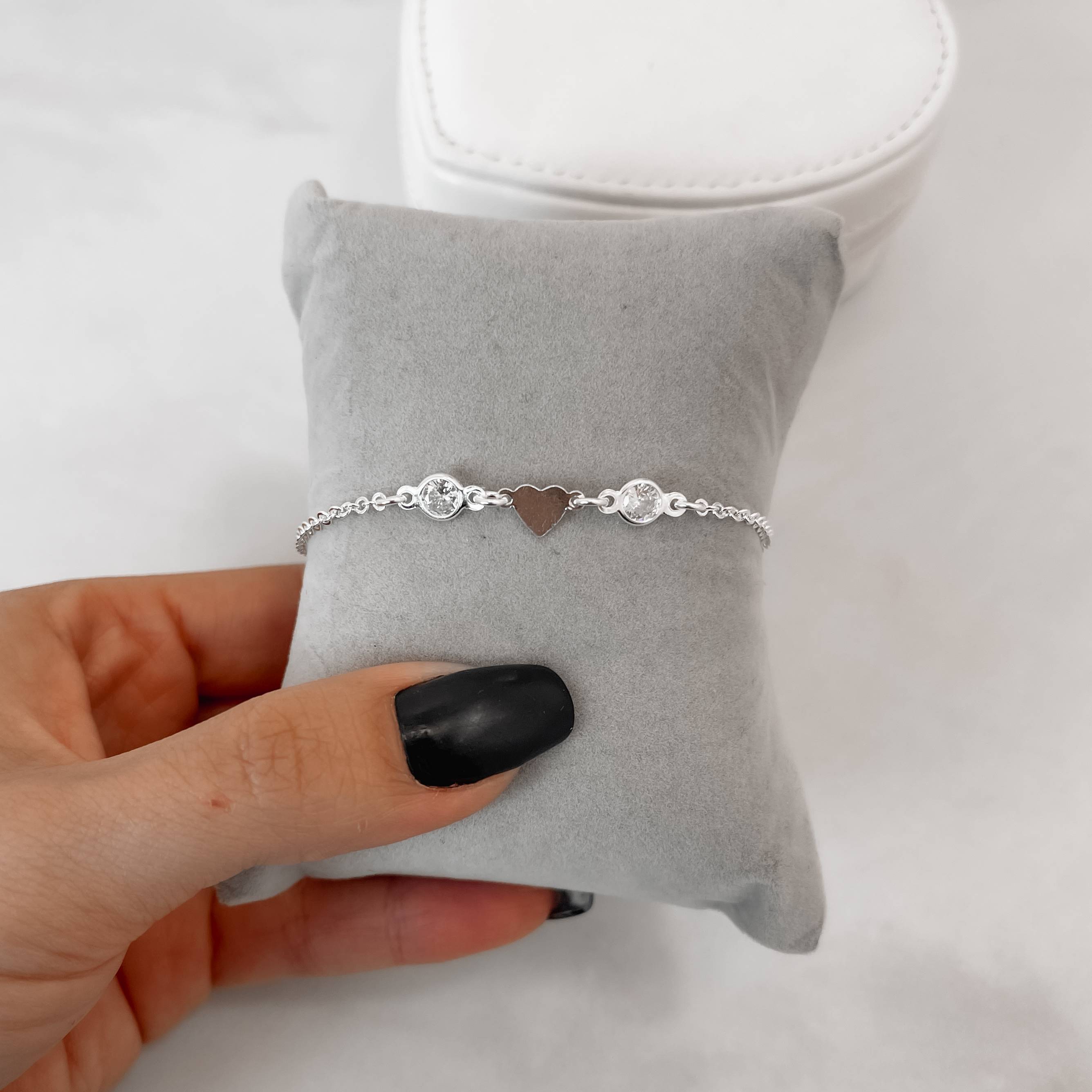 Pulseira entremeio zircônias cristal e coração