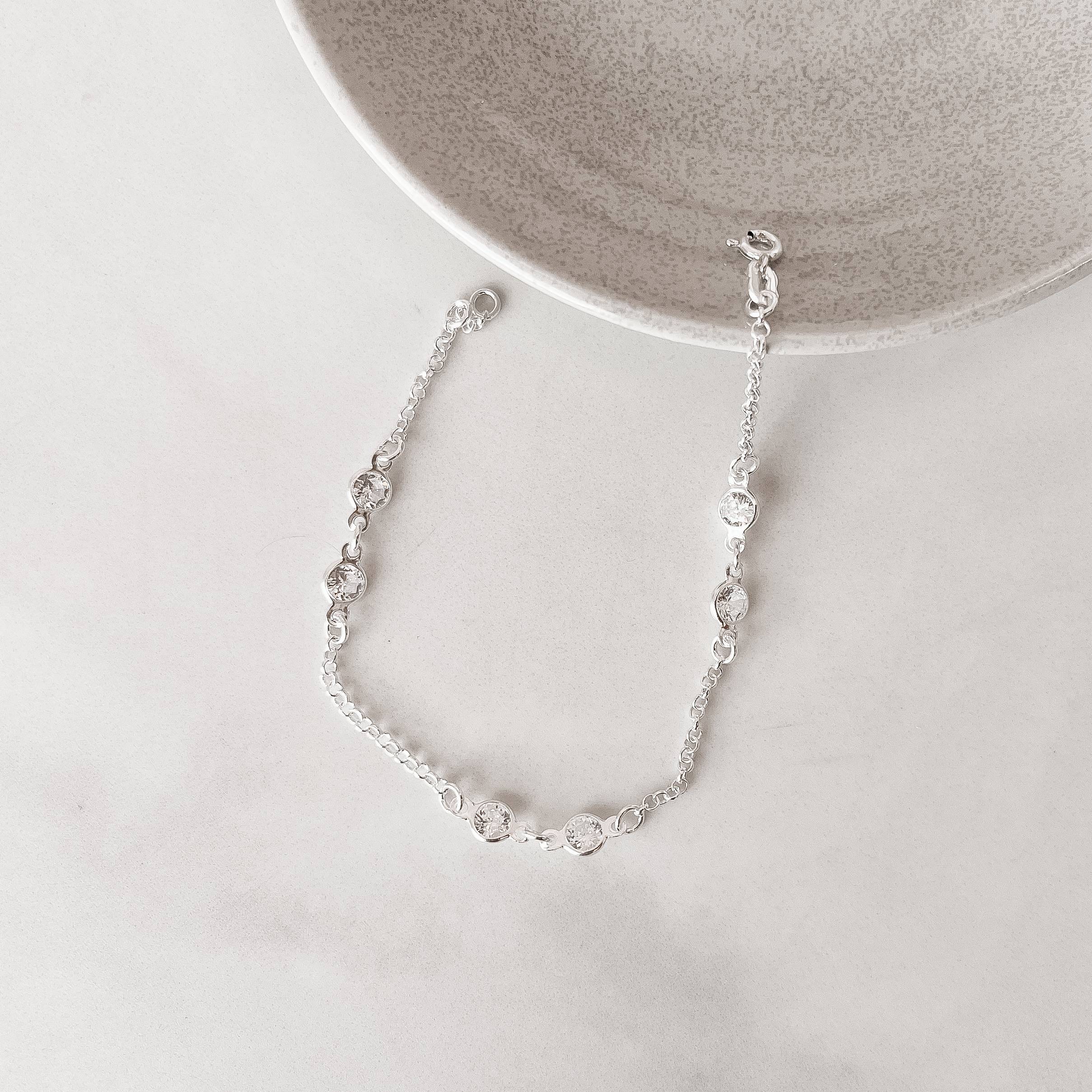 Pulseira 3 entremeios 2 zircônias corrente elo português