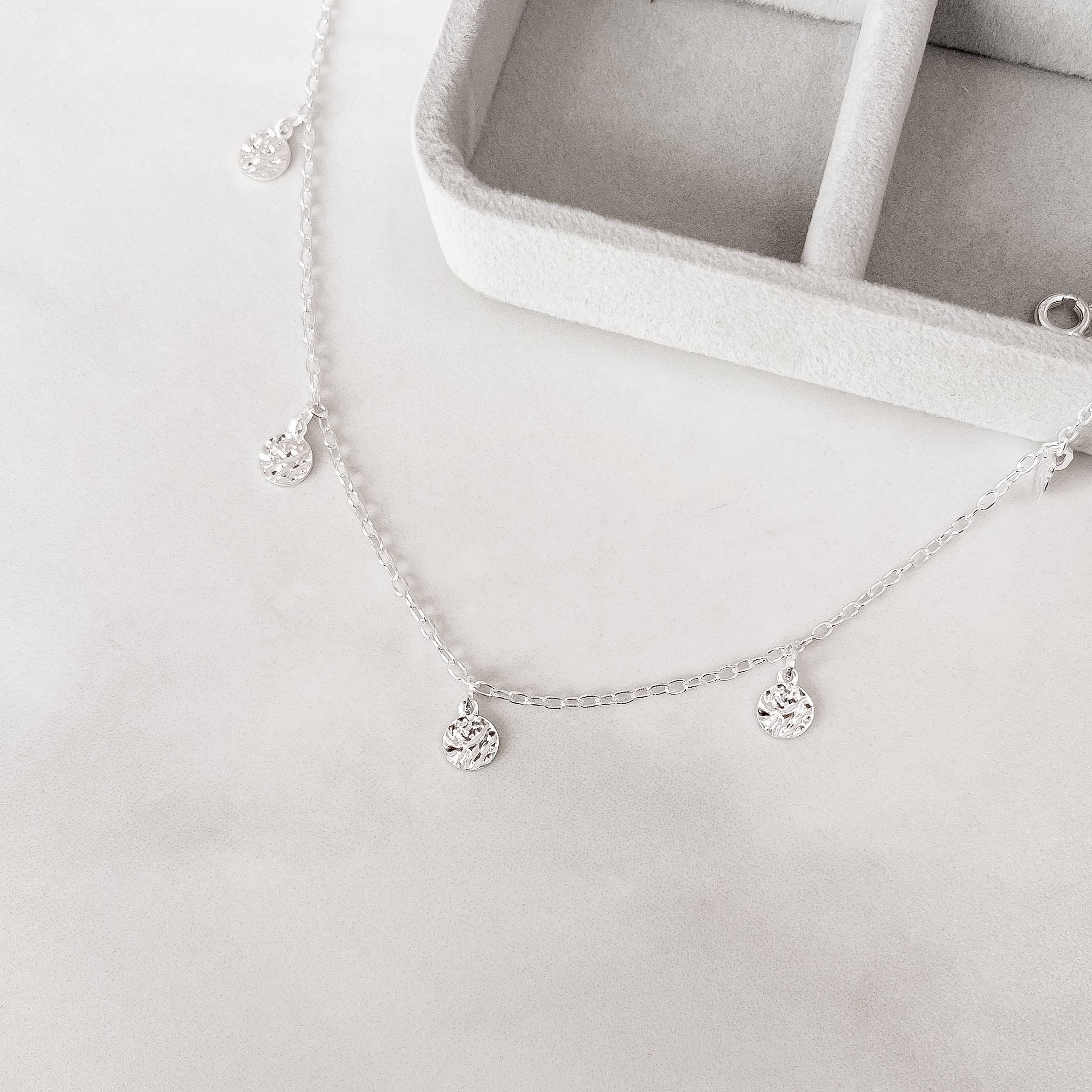 Tornozeleira pingentes medalhas texturizadas 6mm