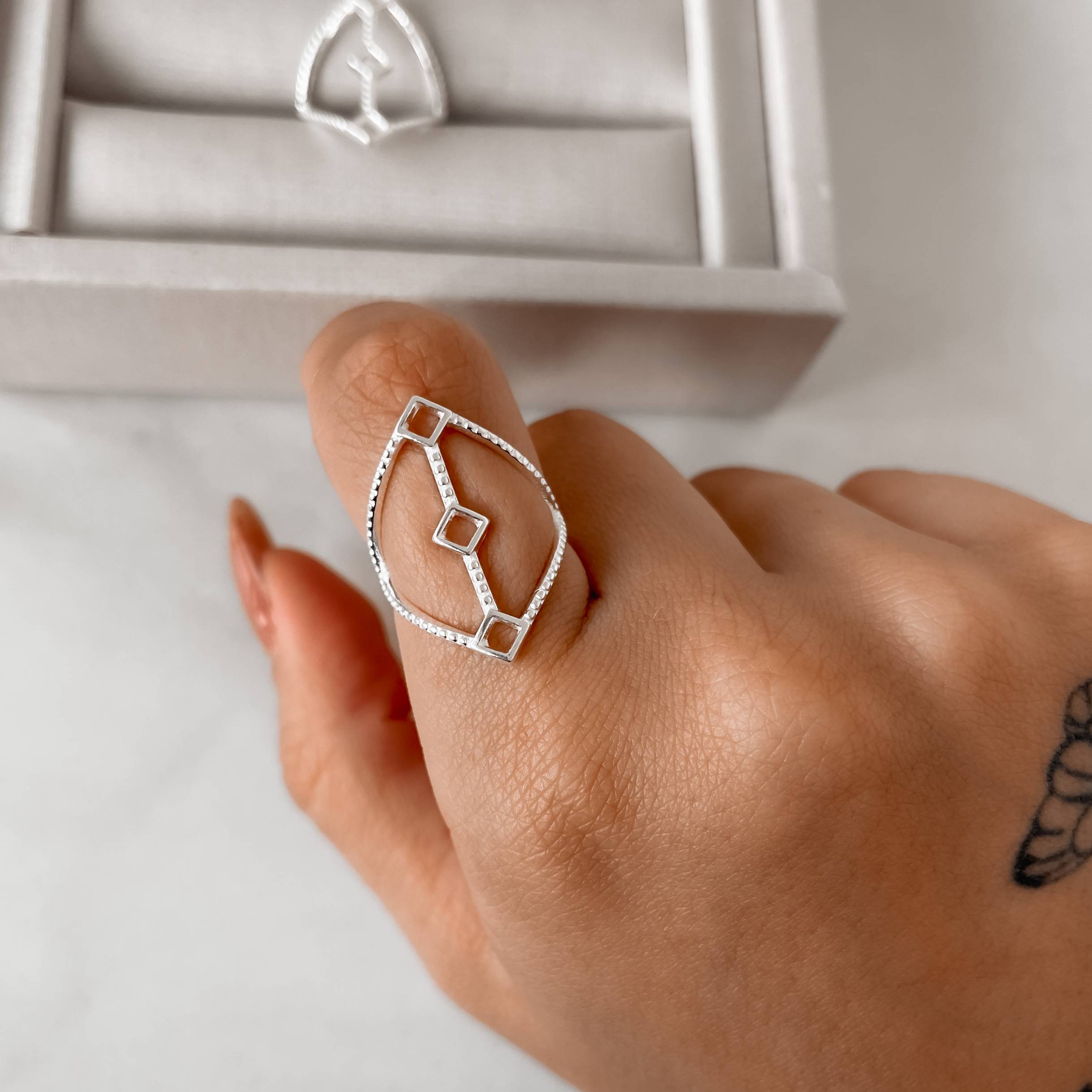 Imagem Anel losango vazado trabalhado