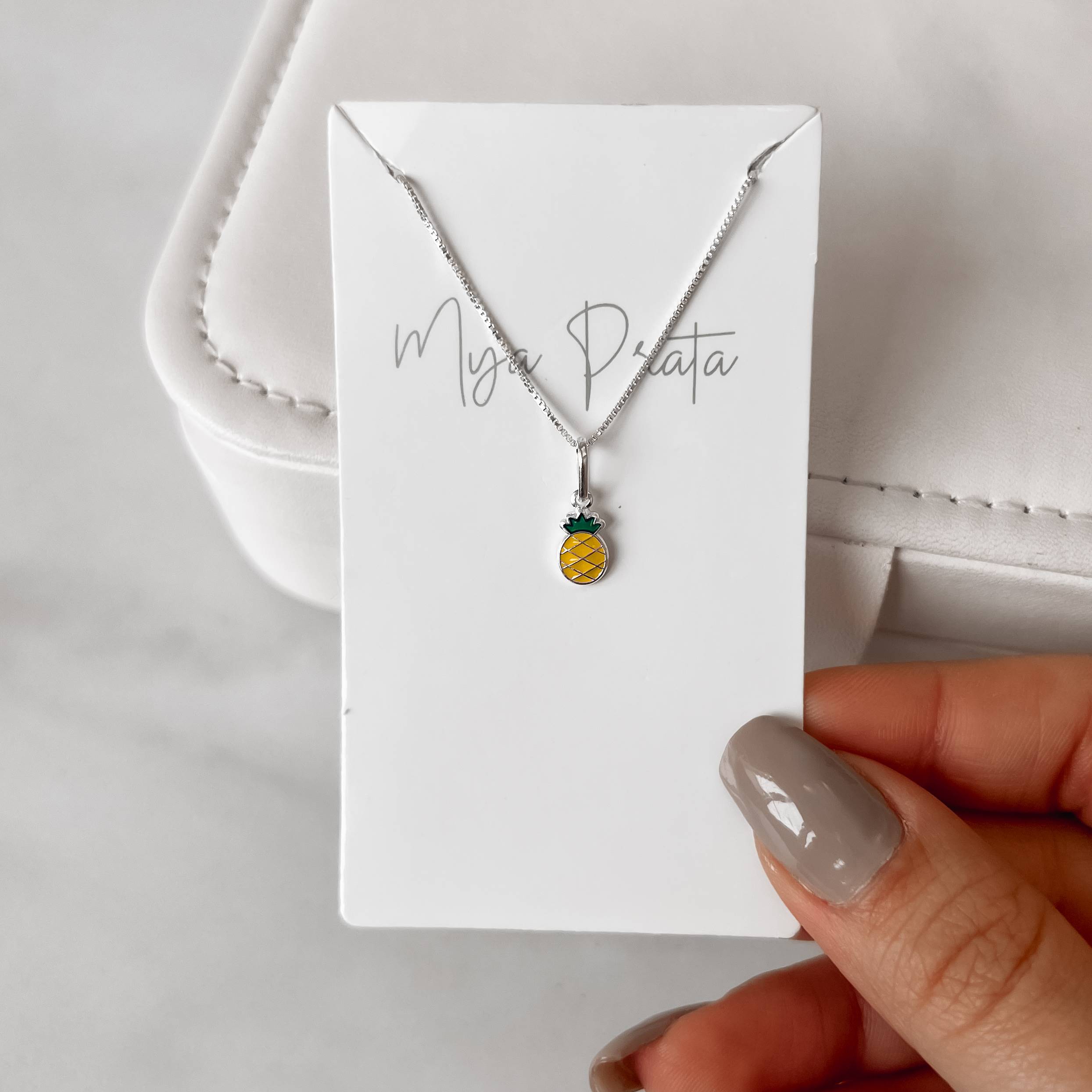 Imagem Colar pingente abacaxi resina 10mm 40cm