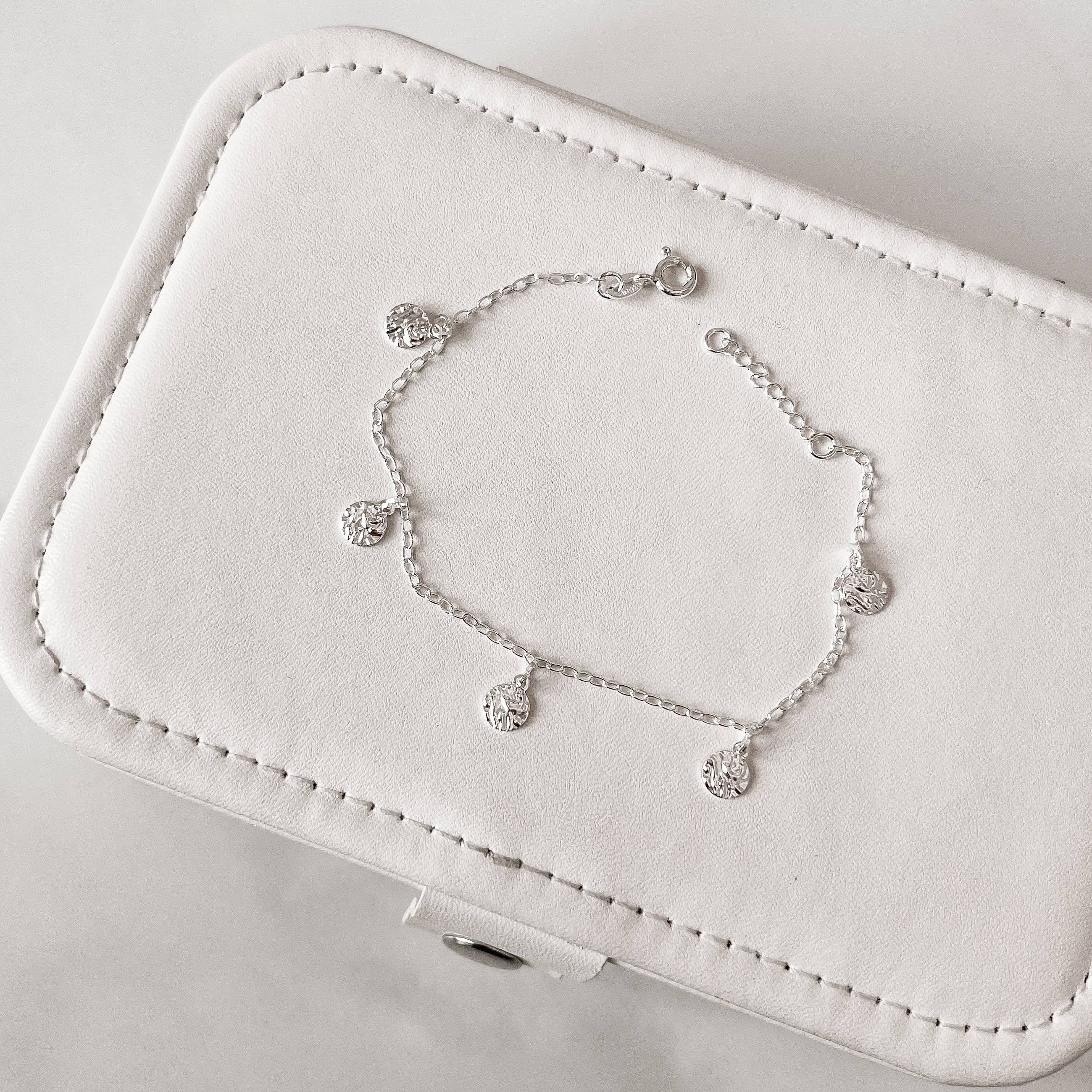 Pulseira pingentes medalhas texturizadas 6mm