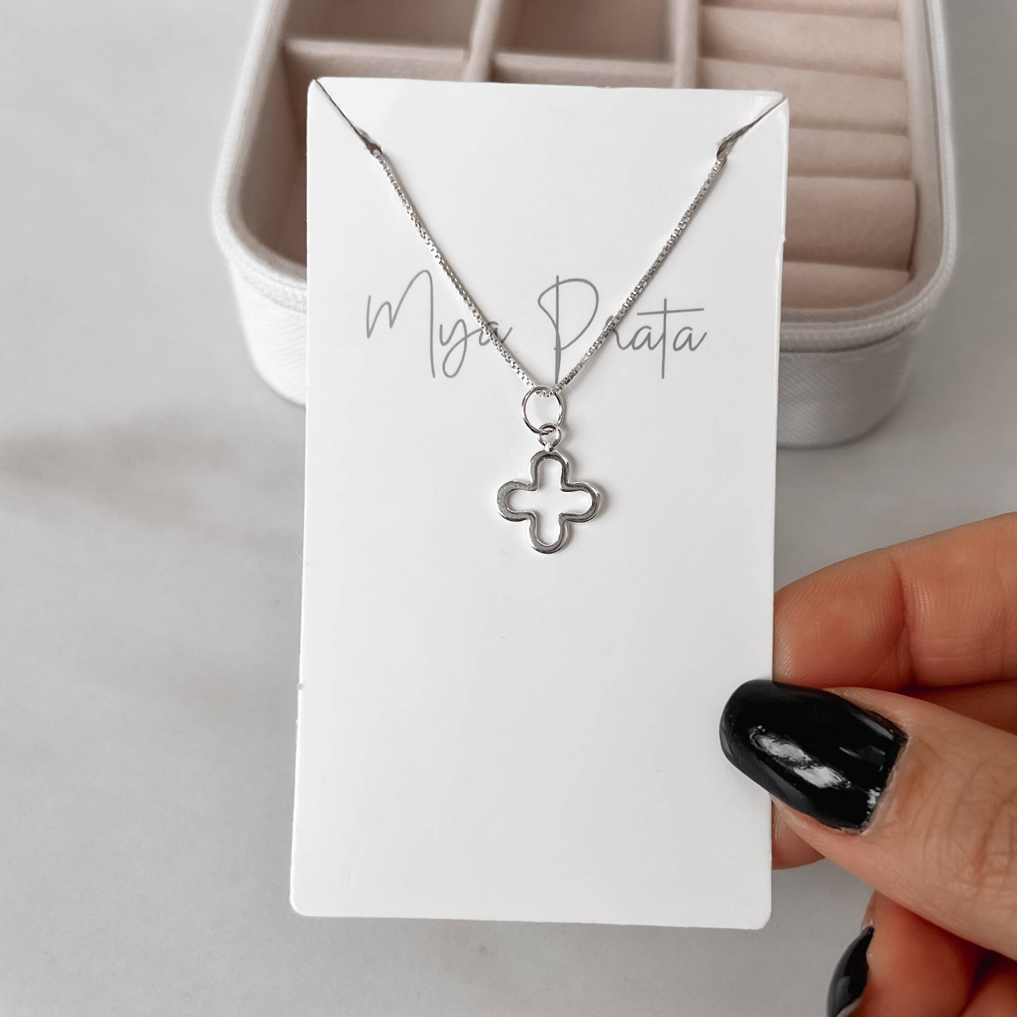 Colar pingente trevo vazado 11mm 45cm