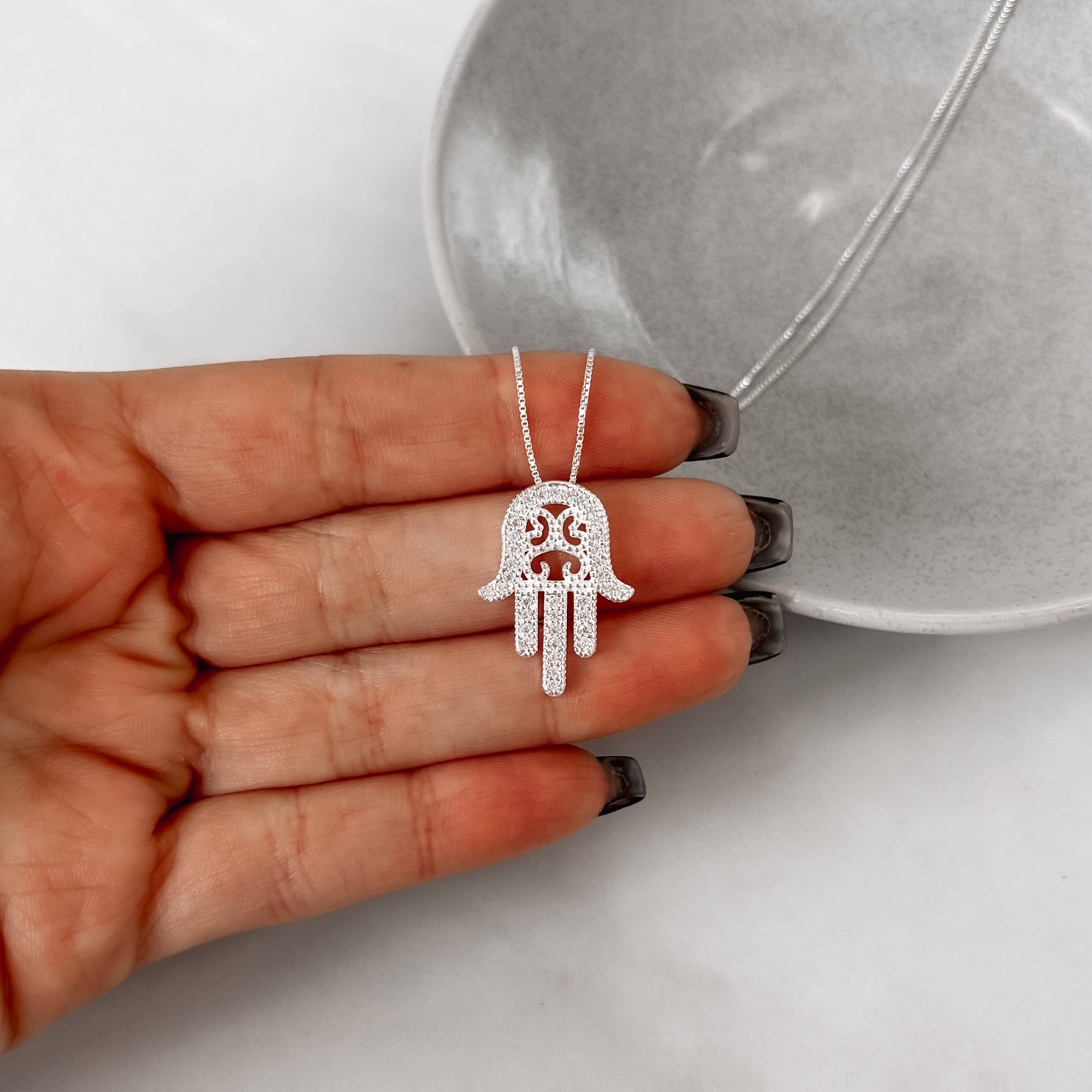 Imagem Secundária Colar mão cravejada trabalhada 23mm 45cm