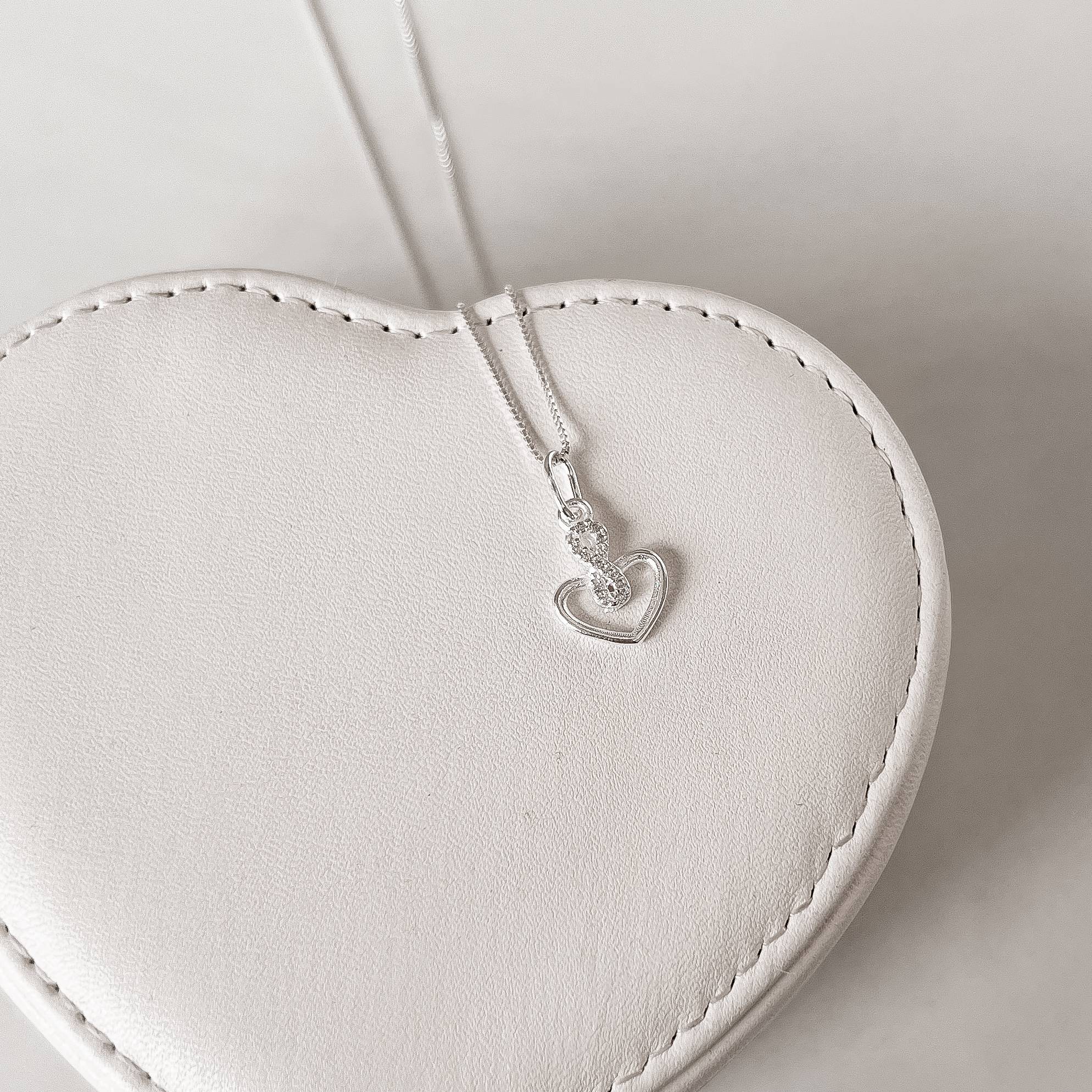 Imagem Secundária Colar pingente infinito cravejado com coração vazado 12mm 45cm