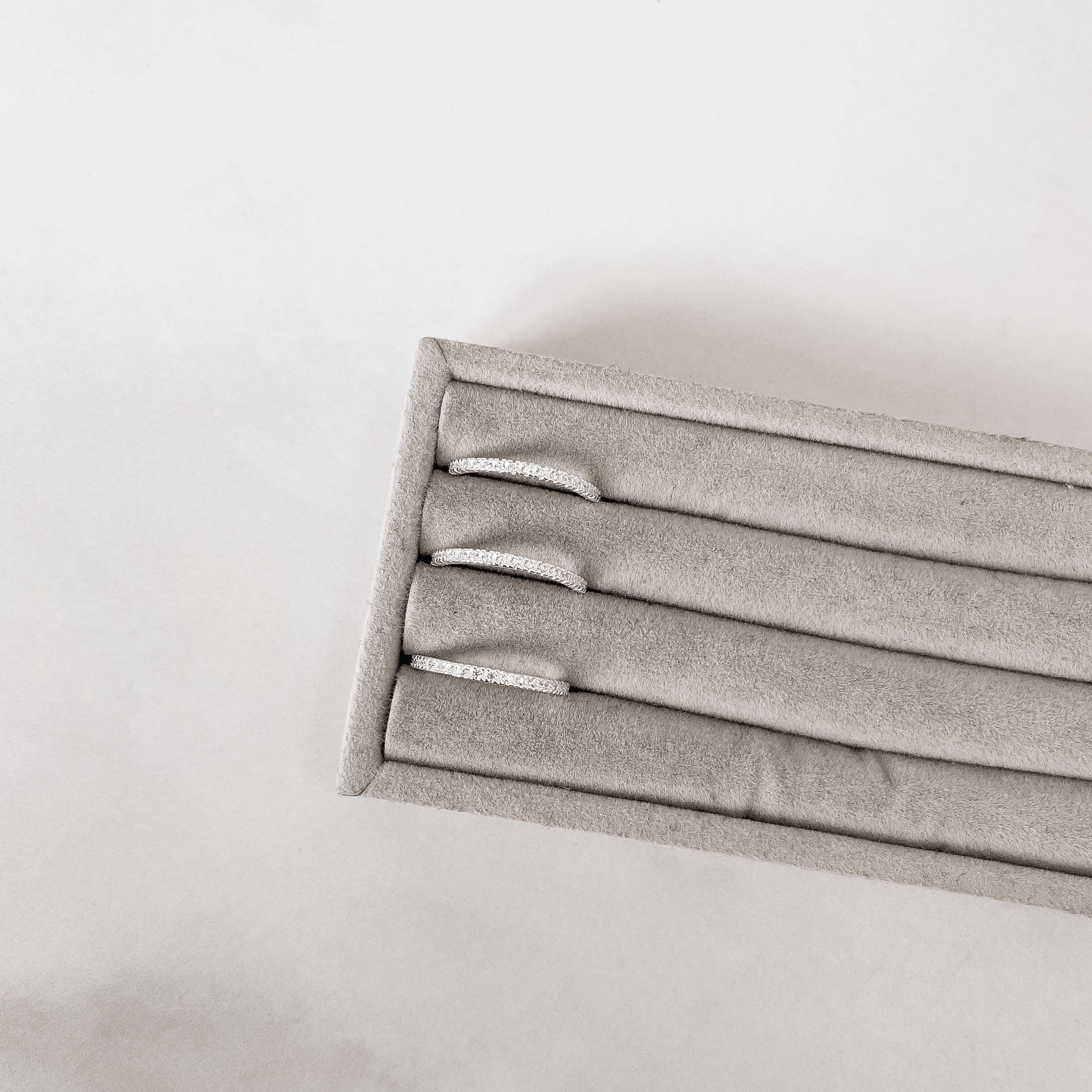 Anel meia aliança cristal tradicional